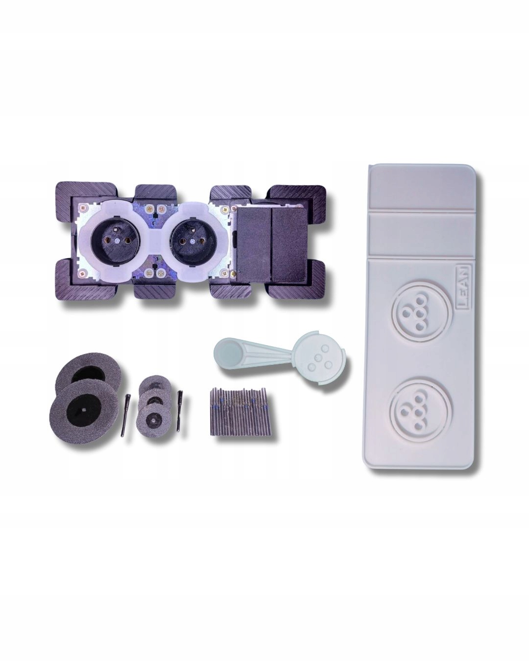 Skryté zásuvky a dvojitý naddoskový spínač do kuchyne pre tmavé dlaždice