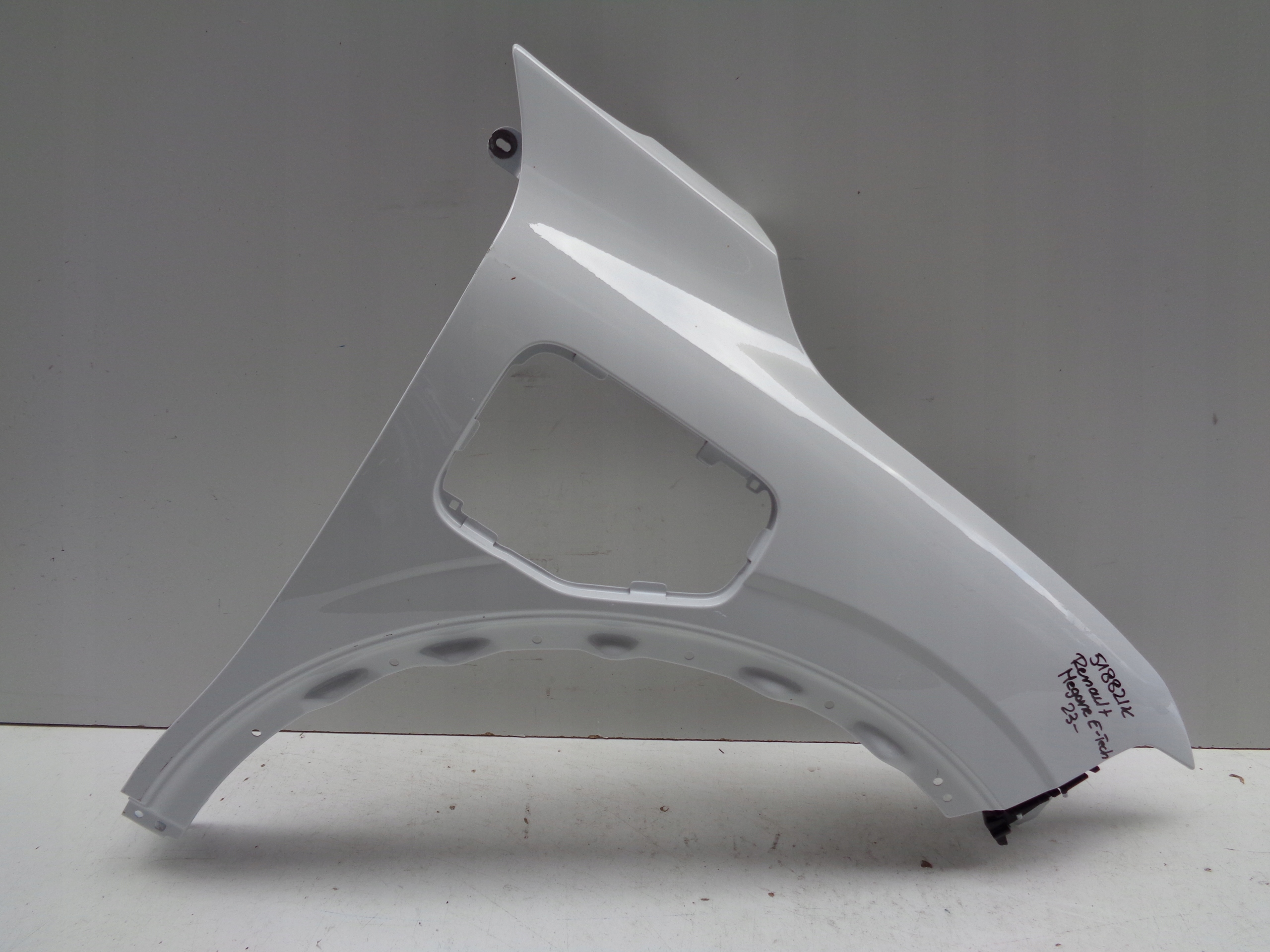fender right front RENAULT MEGANE E-TECH 23- NR 51882