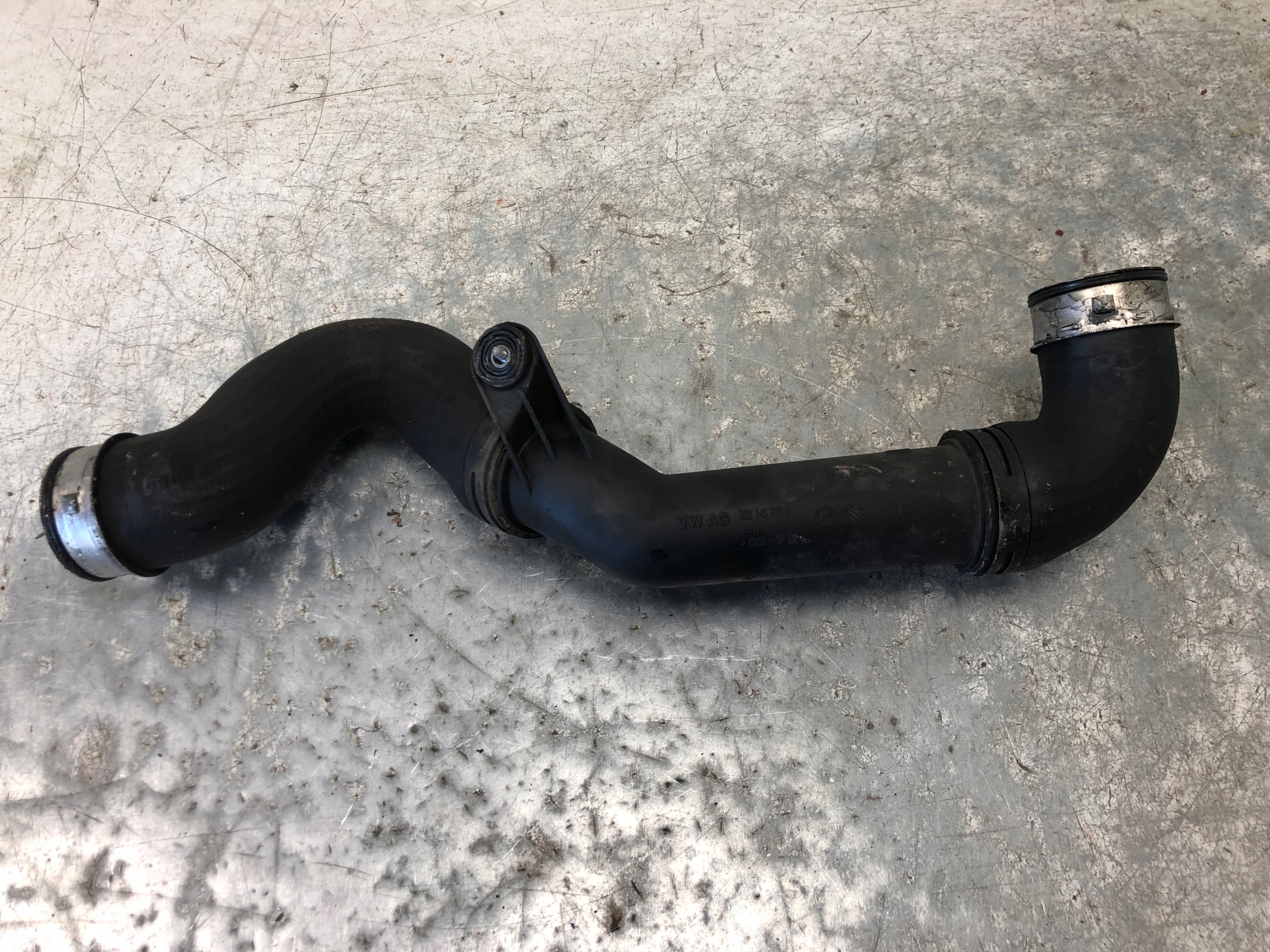 cijev prijenos interkulera VW SKODA AUDI 3C0145770B