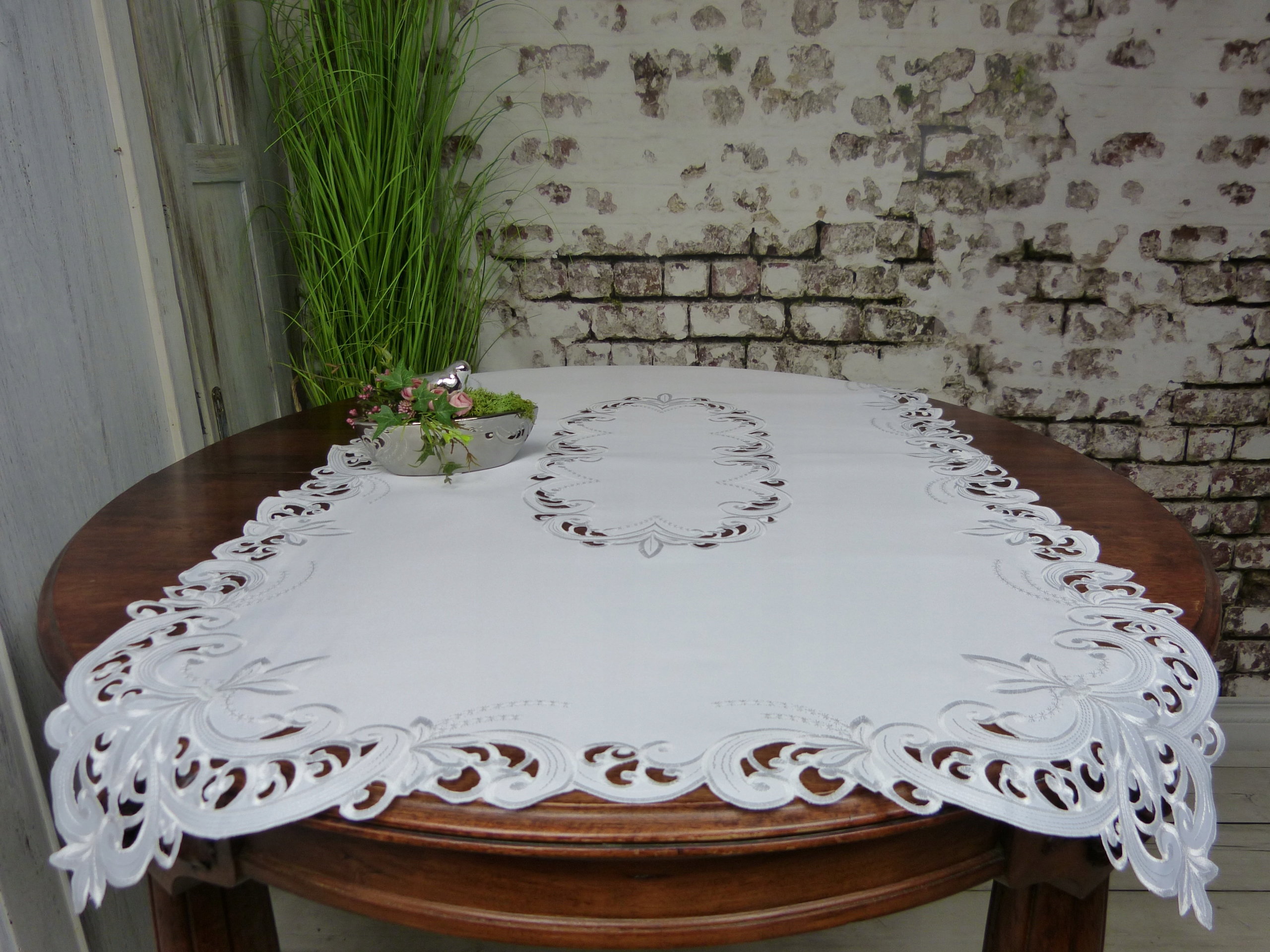 

Bieżnik obrus na stół 80x140cm haftowany biały