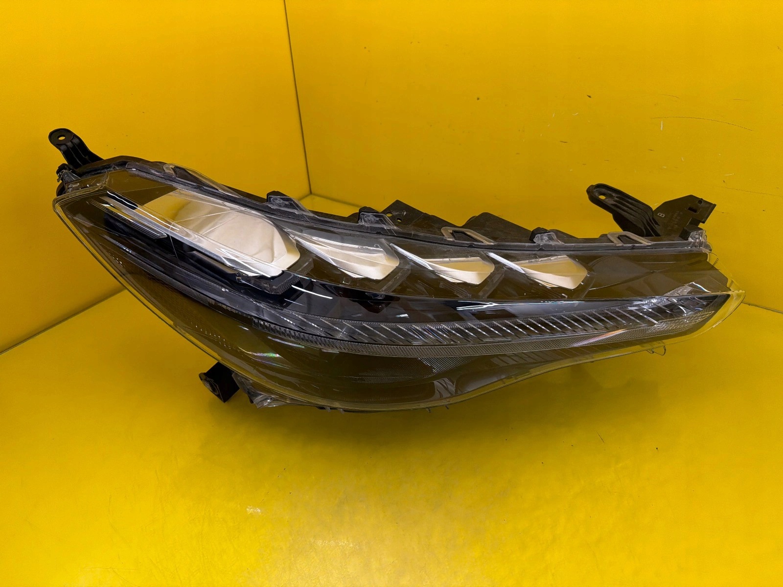 light front right Toyota Corolla Cross 23- Full Led