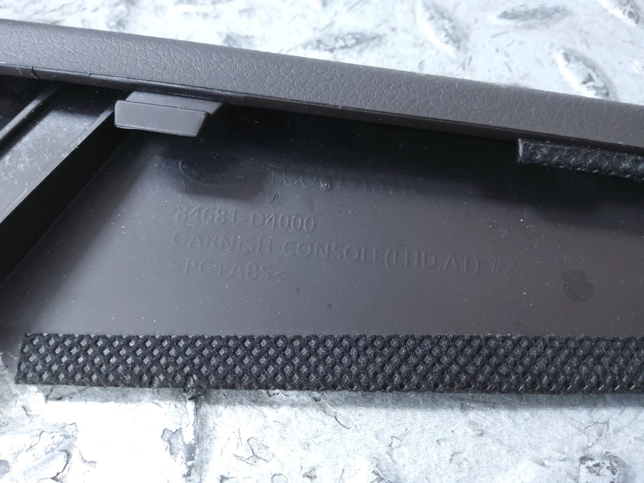 элемент консоли левый kia OPTIMA 84681D4000