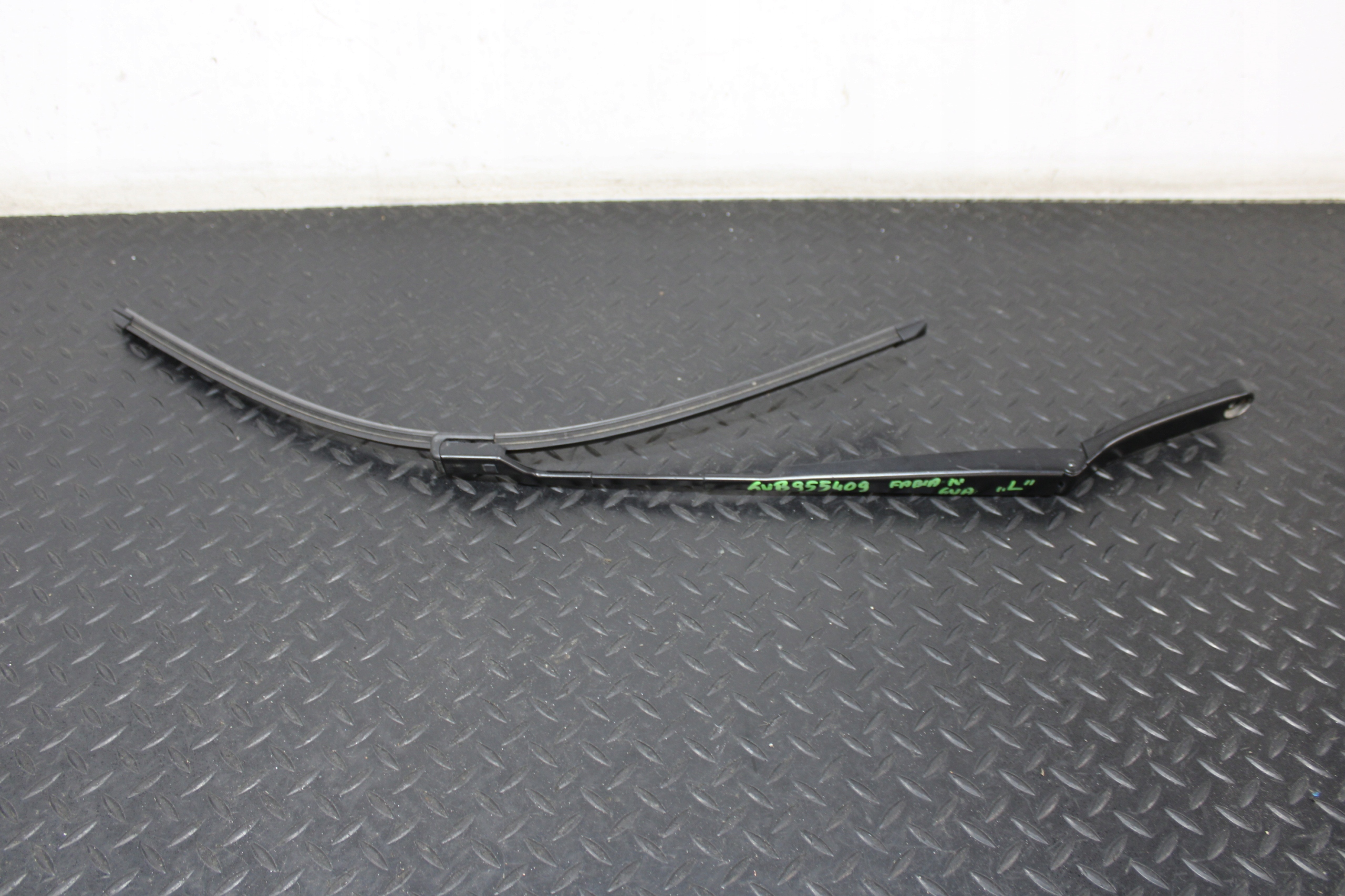 wiper arm wiper left SKODA FABIA IV 4 6VA 6VB955409
