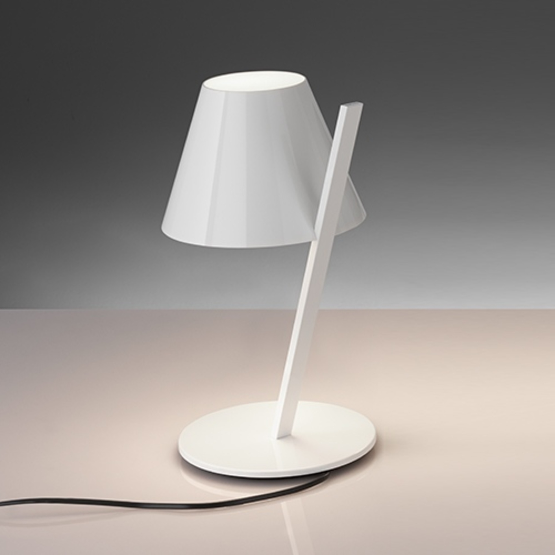 Artemide La Petite Bianco biela stolná lampa 6,8 W 470lm E14 2700K design