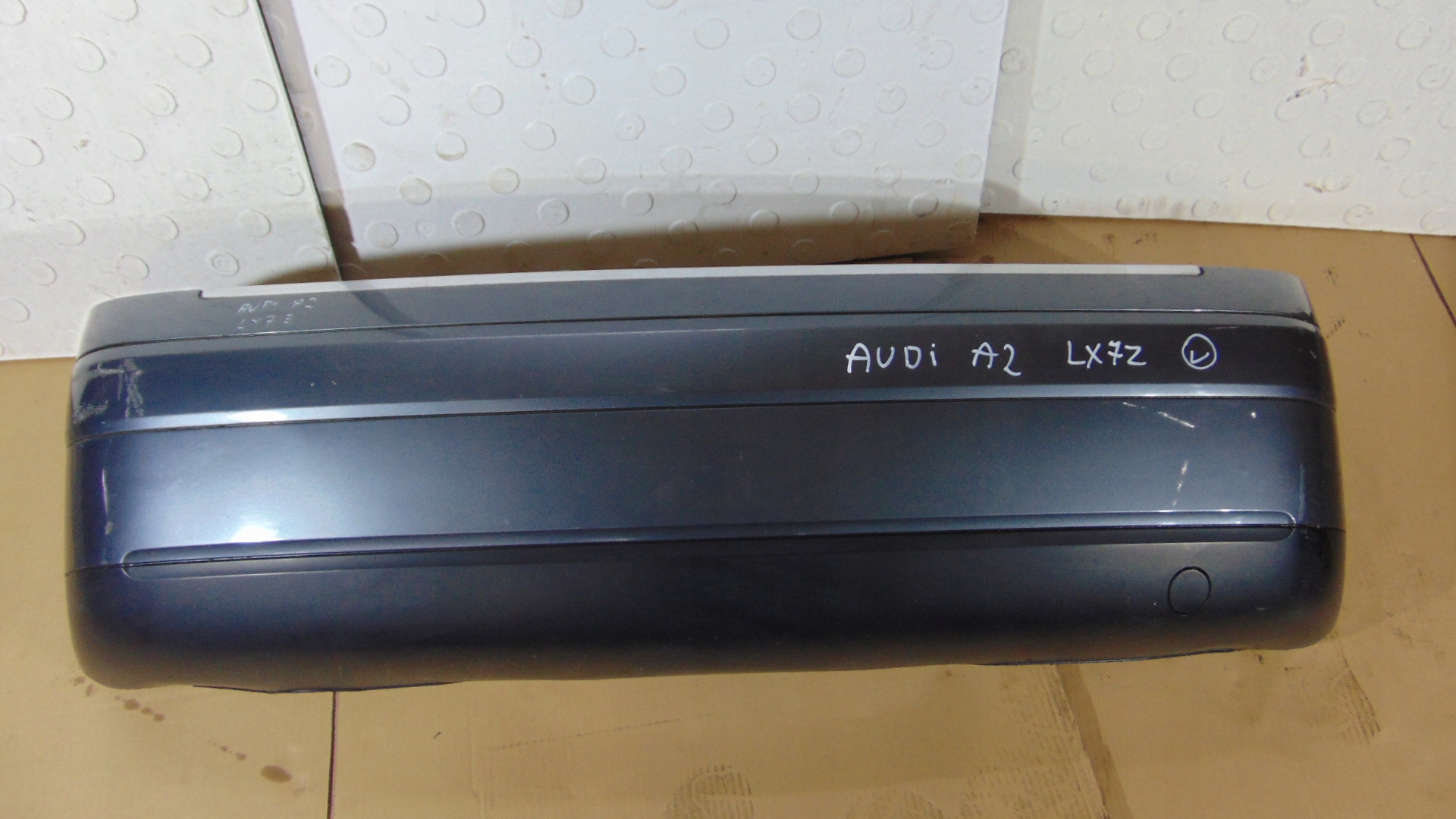 Бампер зад. Audi A2 Lx7z