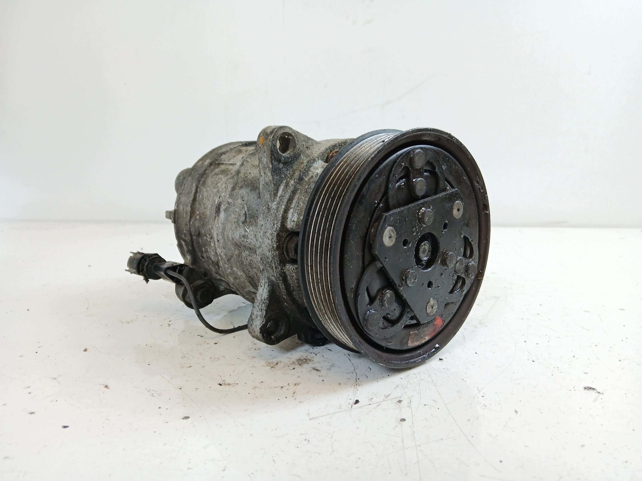 VOLVO V40 S40 compressor; compressor of the air conditioning 30611276