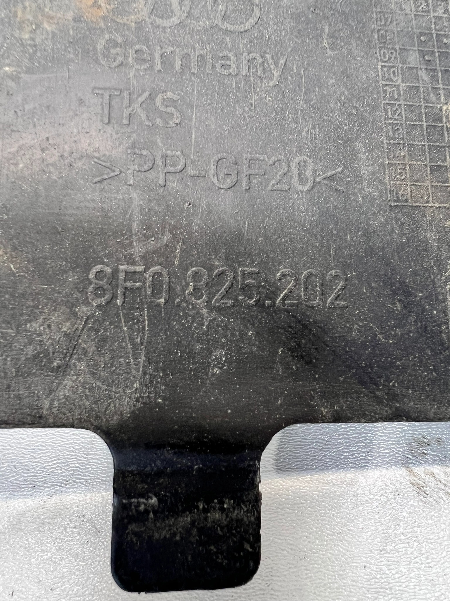blende abdeckung unterfahrschutz rechts klein AUDI A5 8F CABRIO 8F0825202 167/26