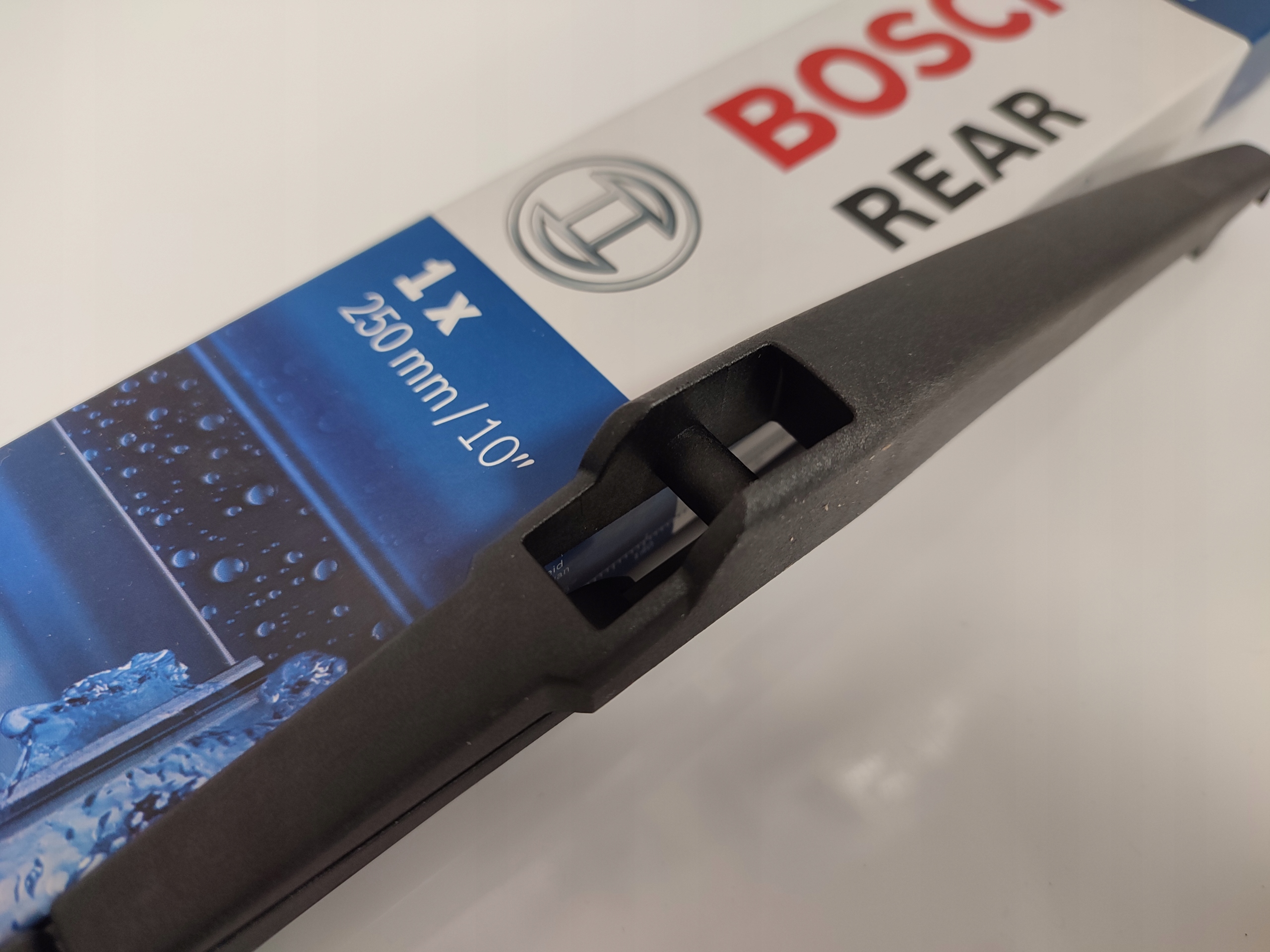 BOSCH WYCIERACZKA TYŁ TYLNA TOYOTA AURIS II KOMBI Producent Bosch