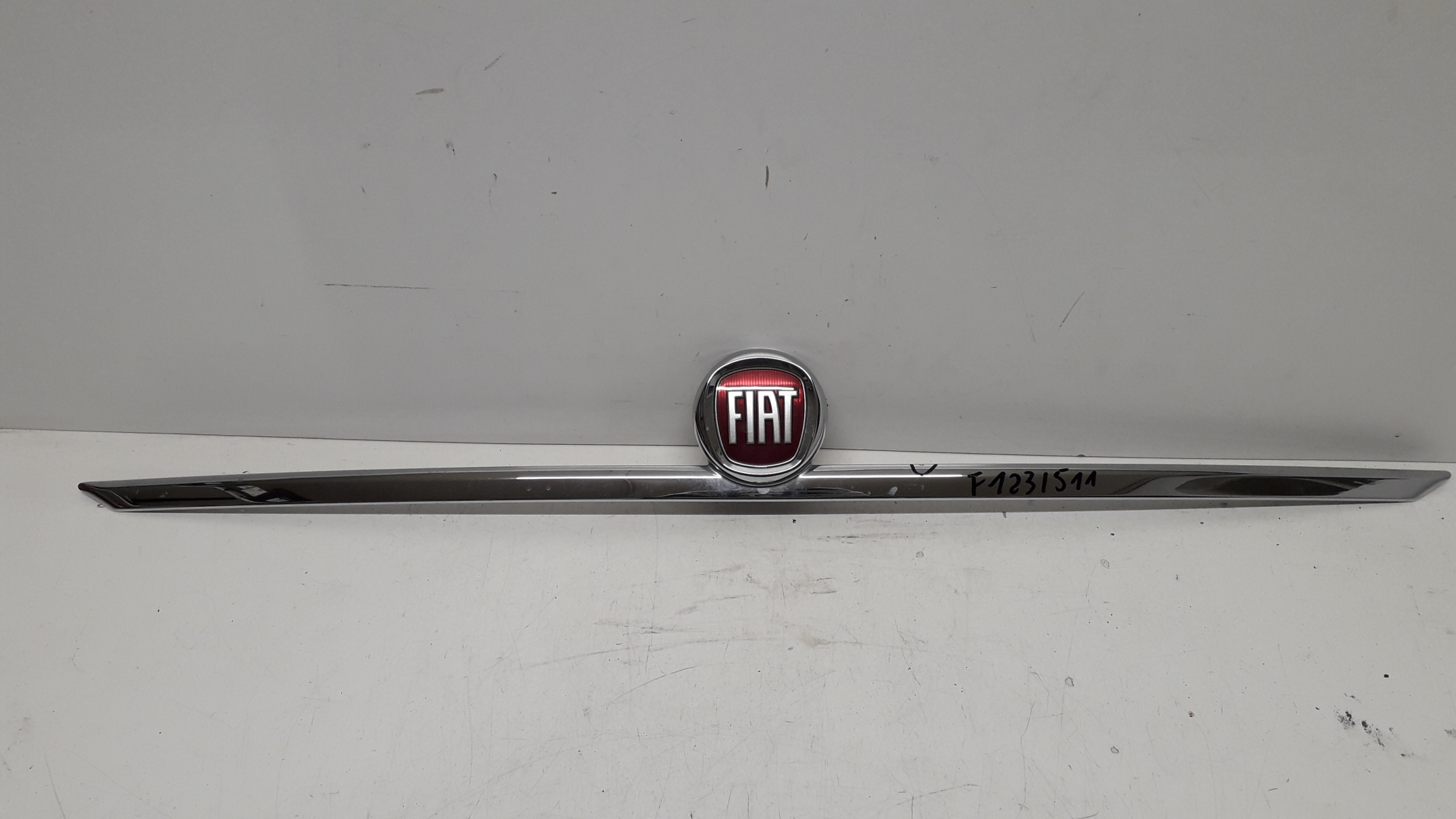 15- - FIAT TIPO 15-СЕДАН НАКЛАДКА НА КРЫШКУ БАГАЖНИКА