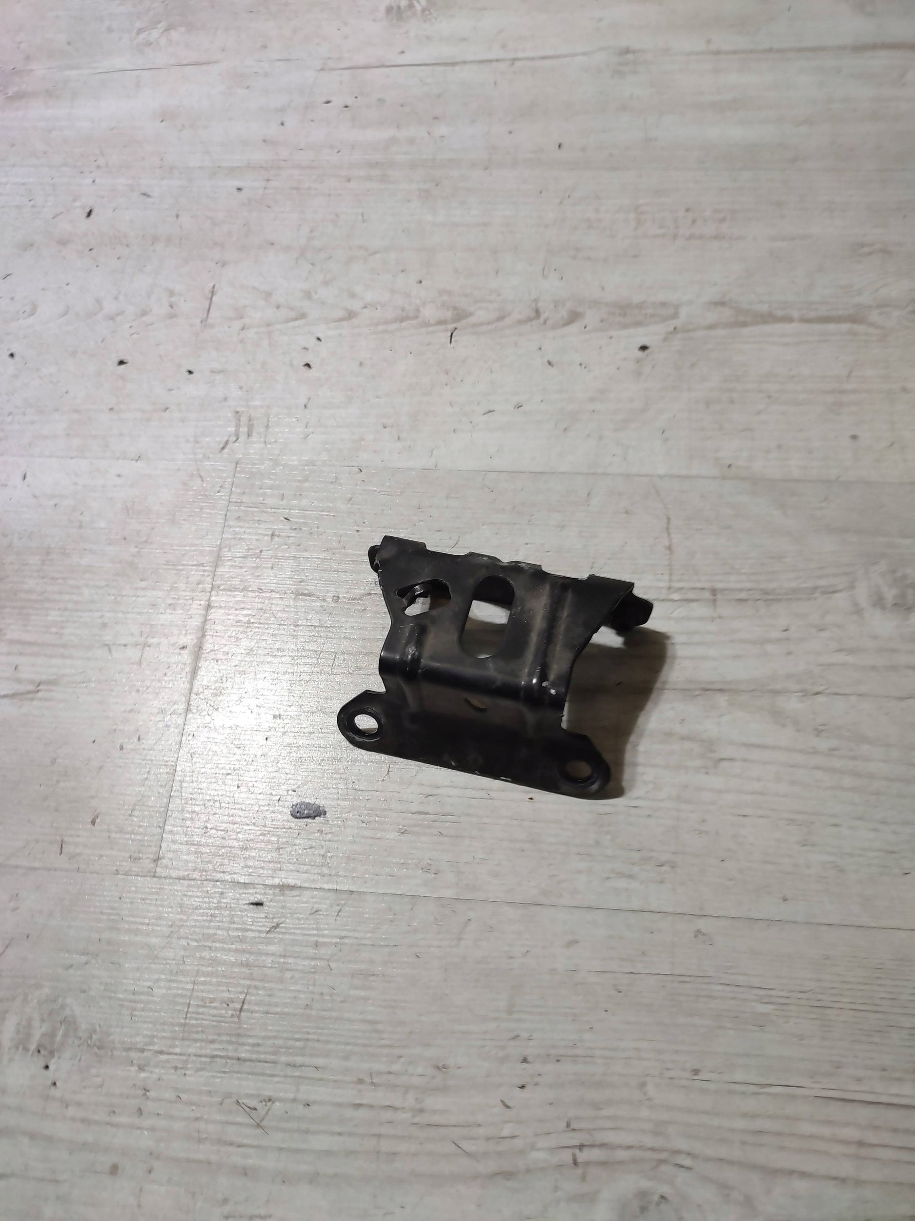 Peugeot 2008 and 2018 lock rygiel bonnets