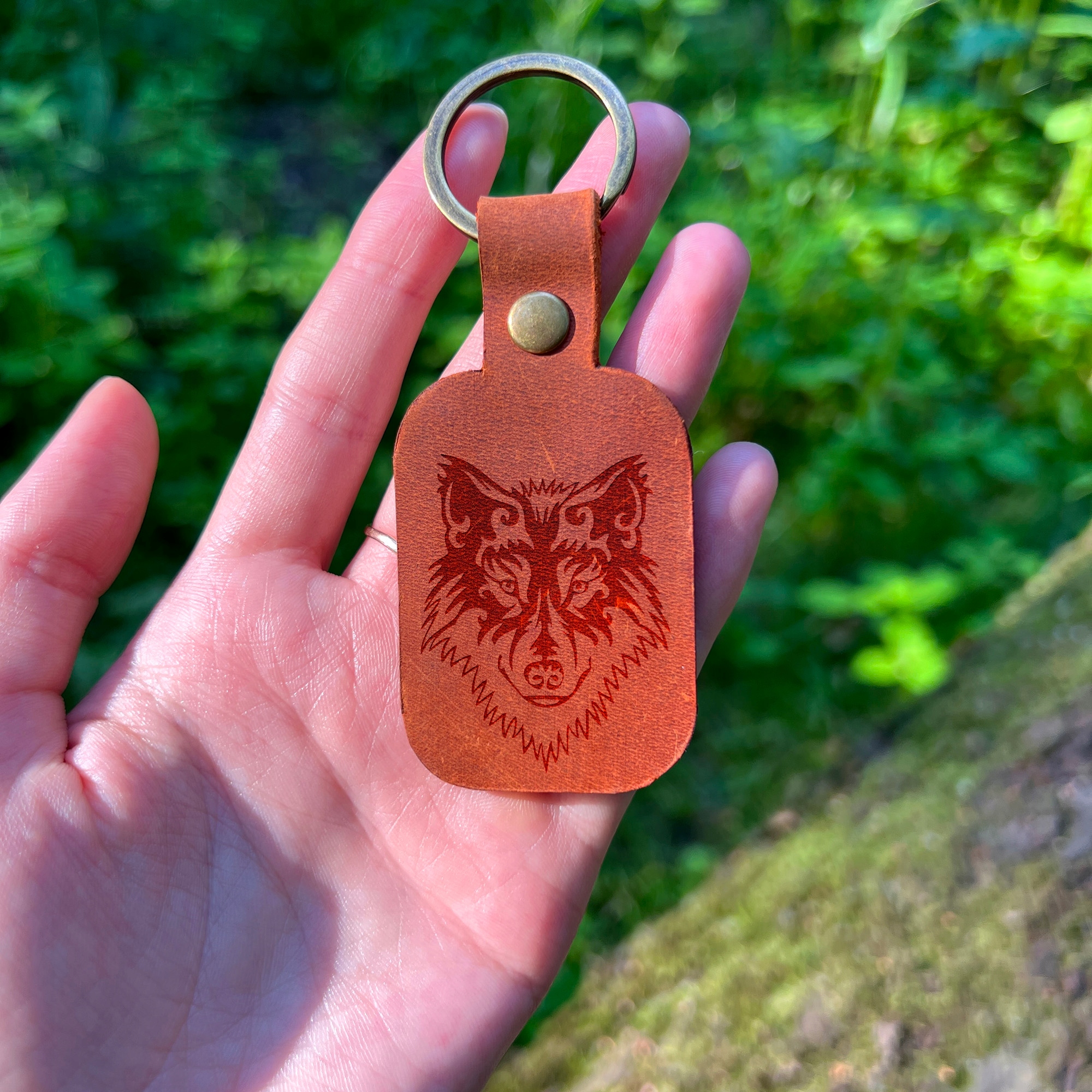 Přívěsek Na Klíče s Vlkem kožený personalizovaný handmade