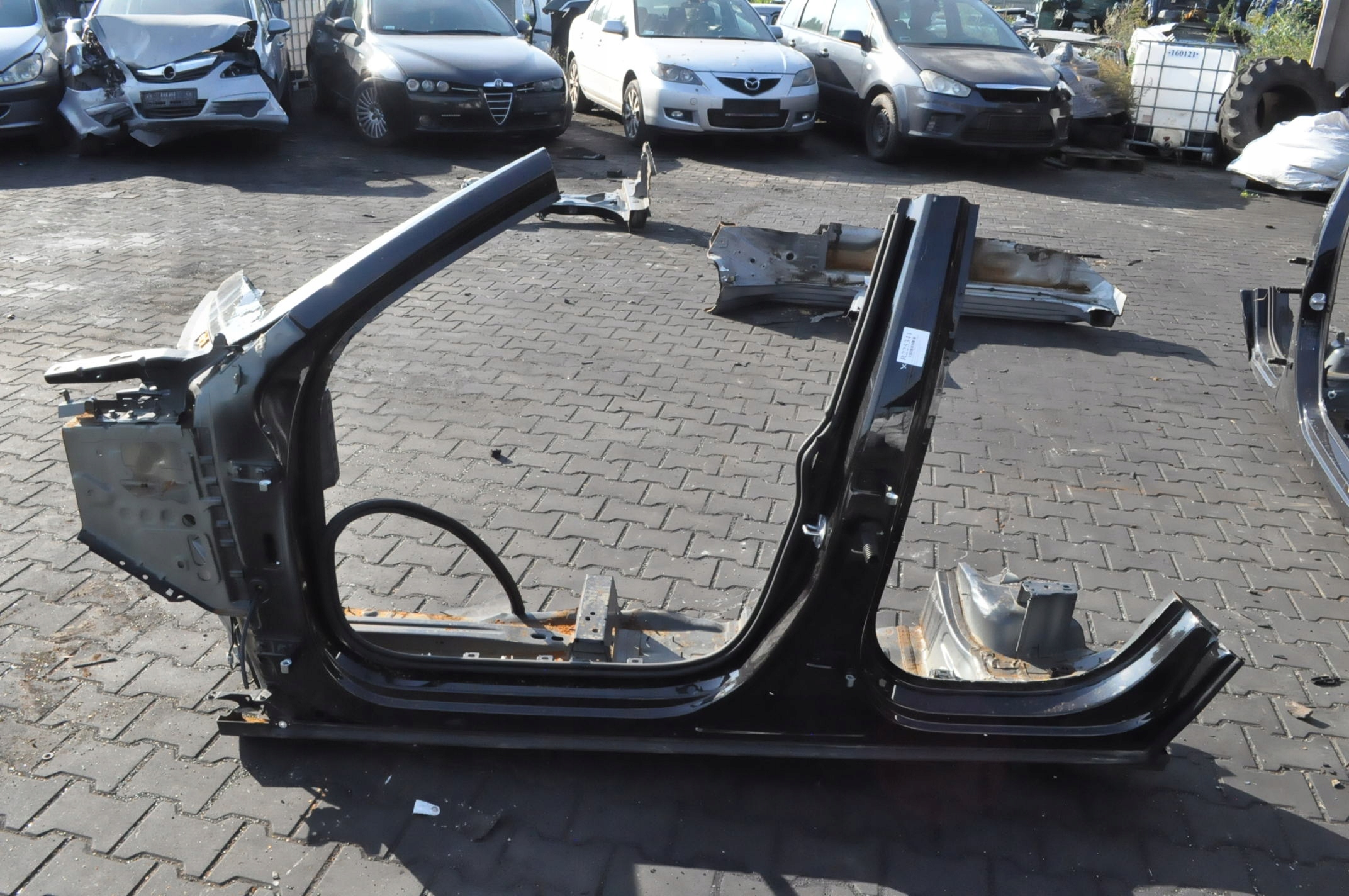 VOLVO XC60 II SŁUPEK PRÓG LEWY