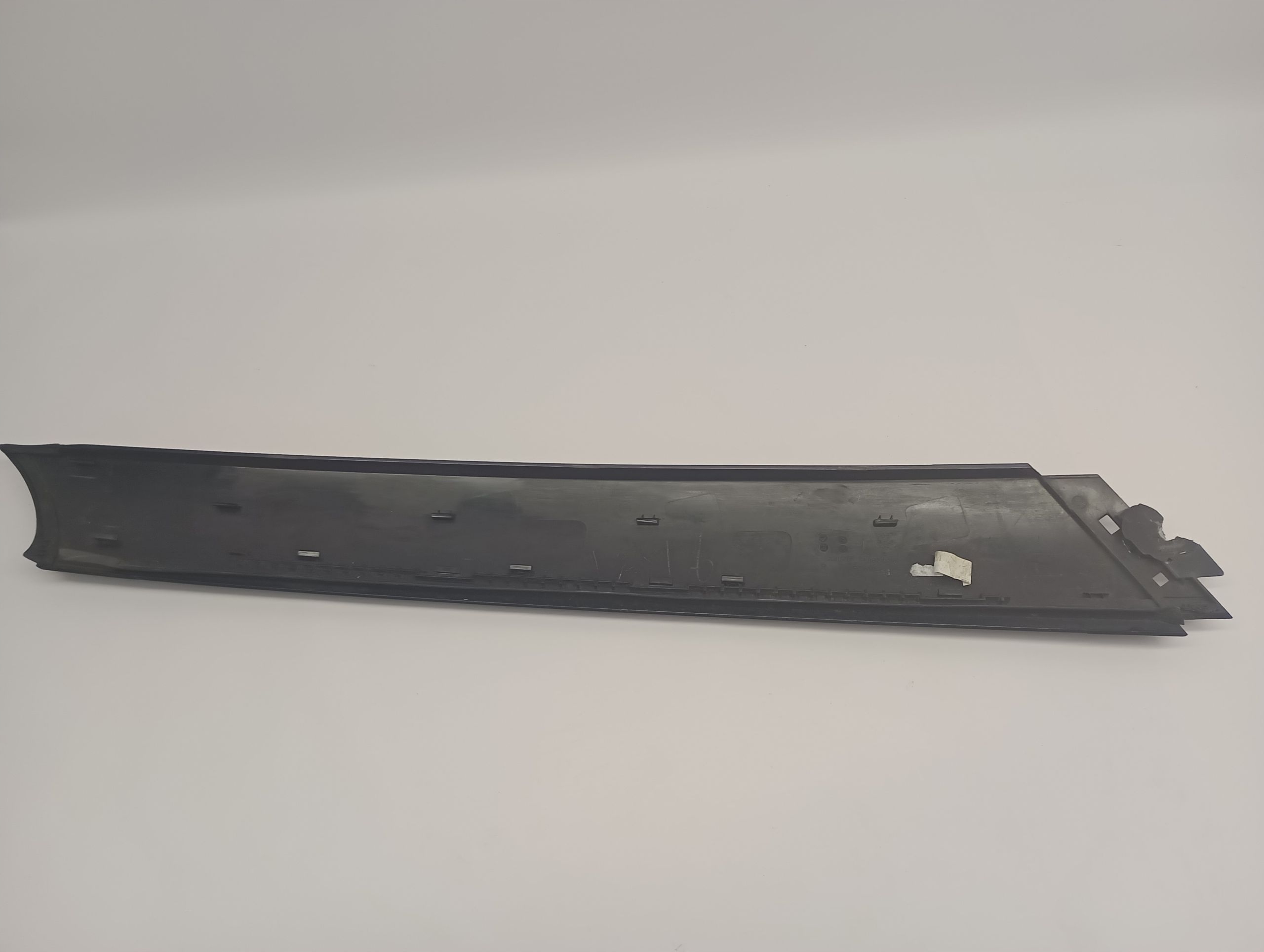 PRAWA OSŁONA LISTWA SŁUPKA LAND DEFENDER L663 Numer katalogowy części L8B2-025A52