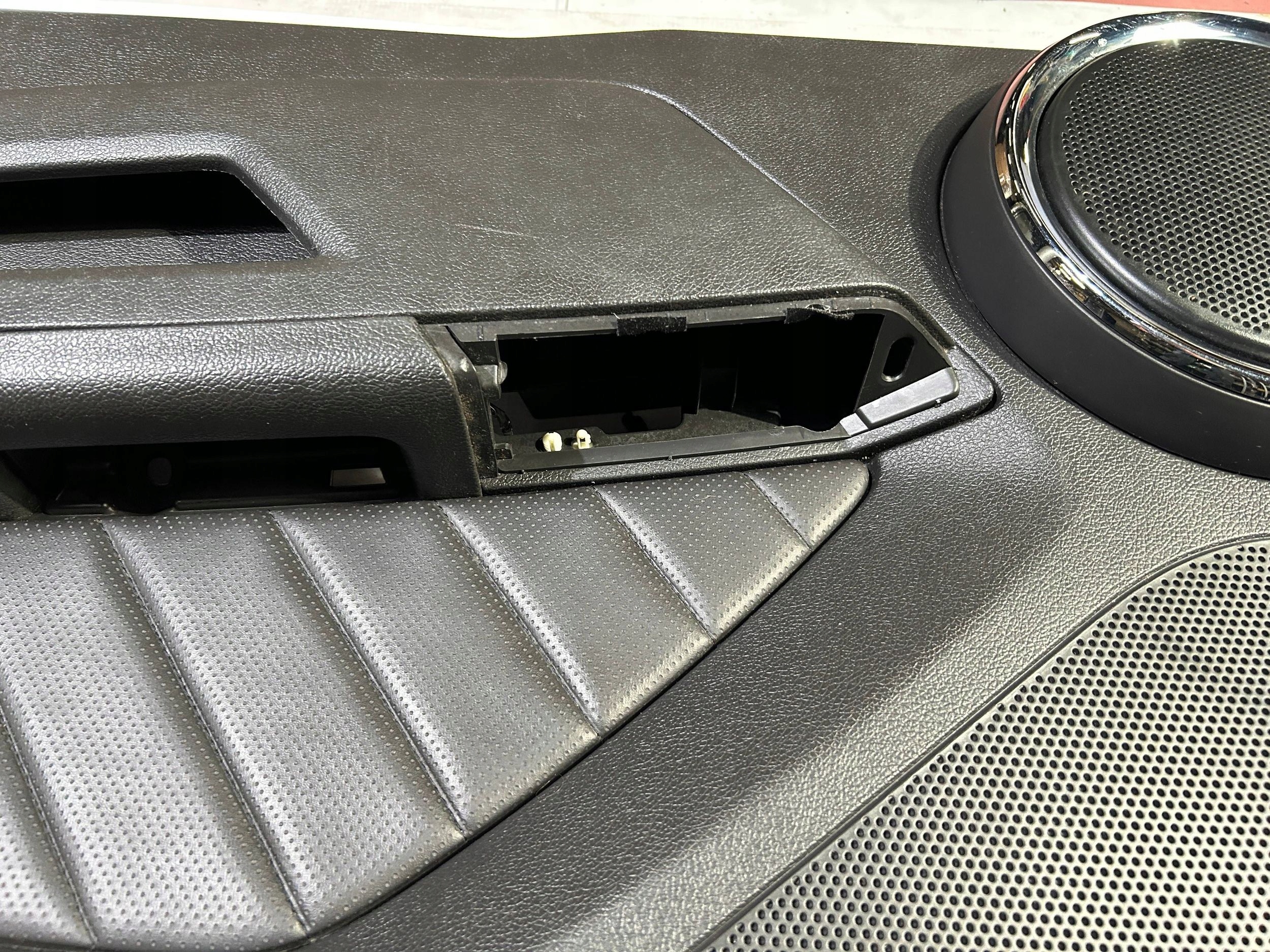 side upholstery side door right prawych Ford Mustang Premium V 2010