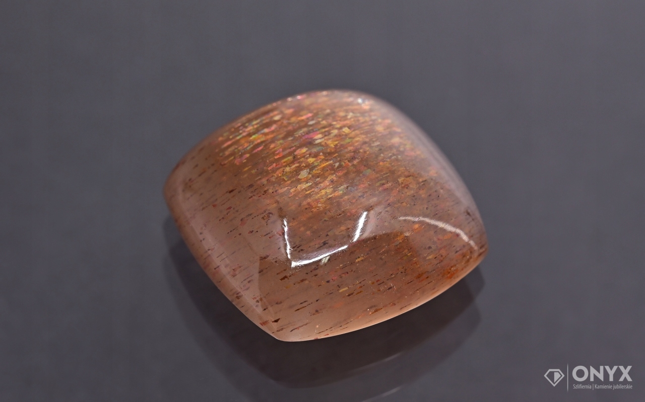 Solární kámen kabošon cushion 22x22 mm