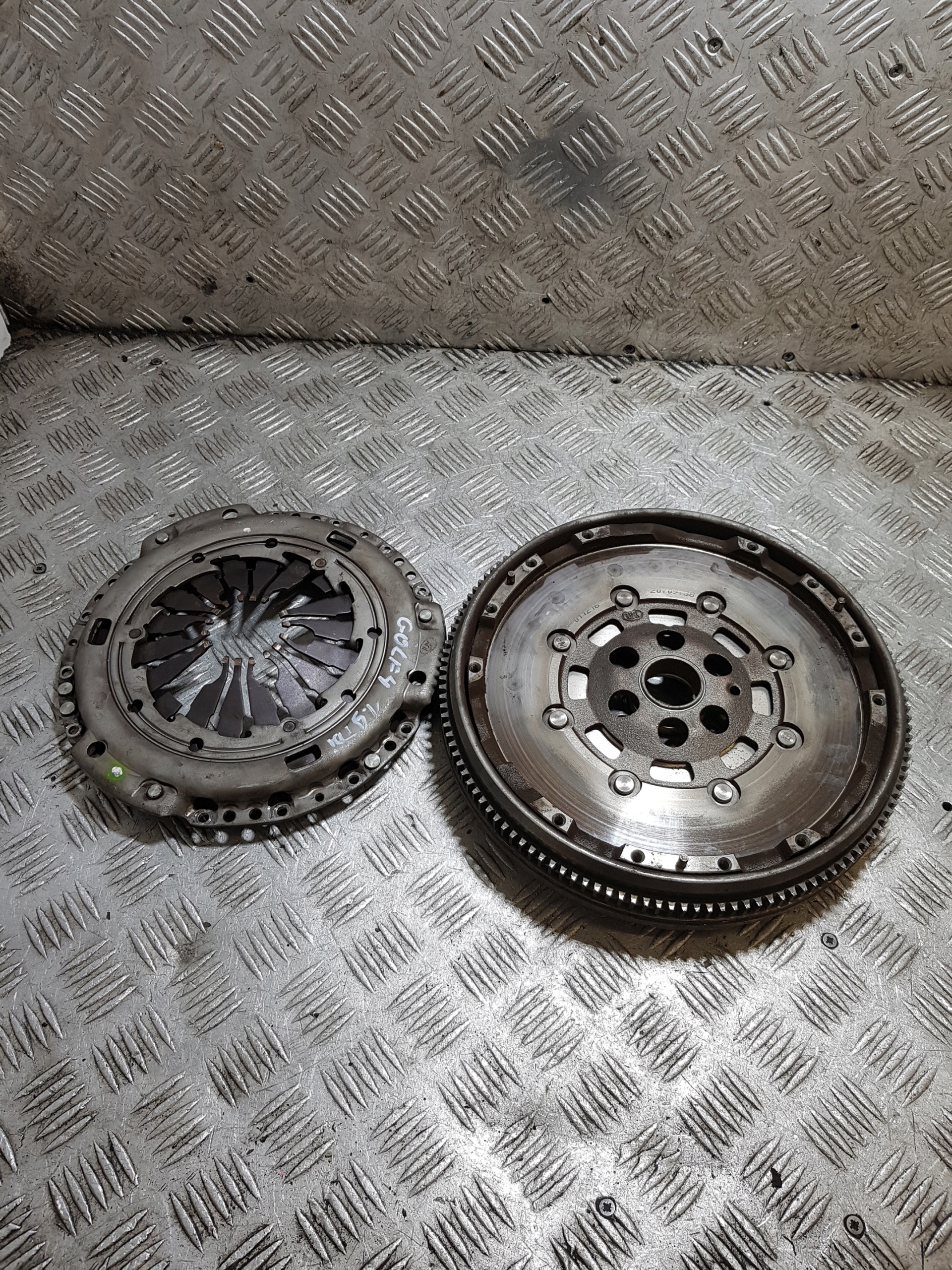 Embrayage Complets VOLKSWAGEN GOLF 4 4170019110 123035310
