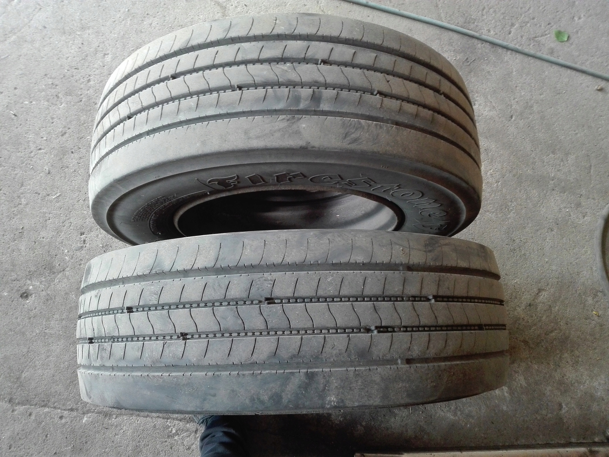 OPONY PRZEDNIE FIRESTONE FS411 245/70 17,5"