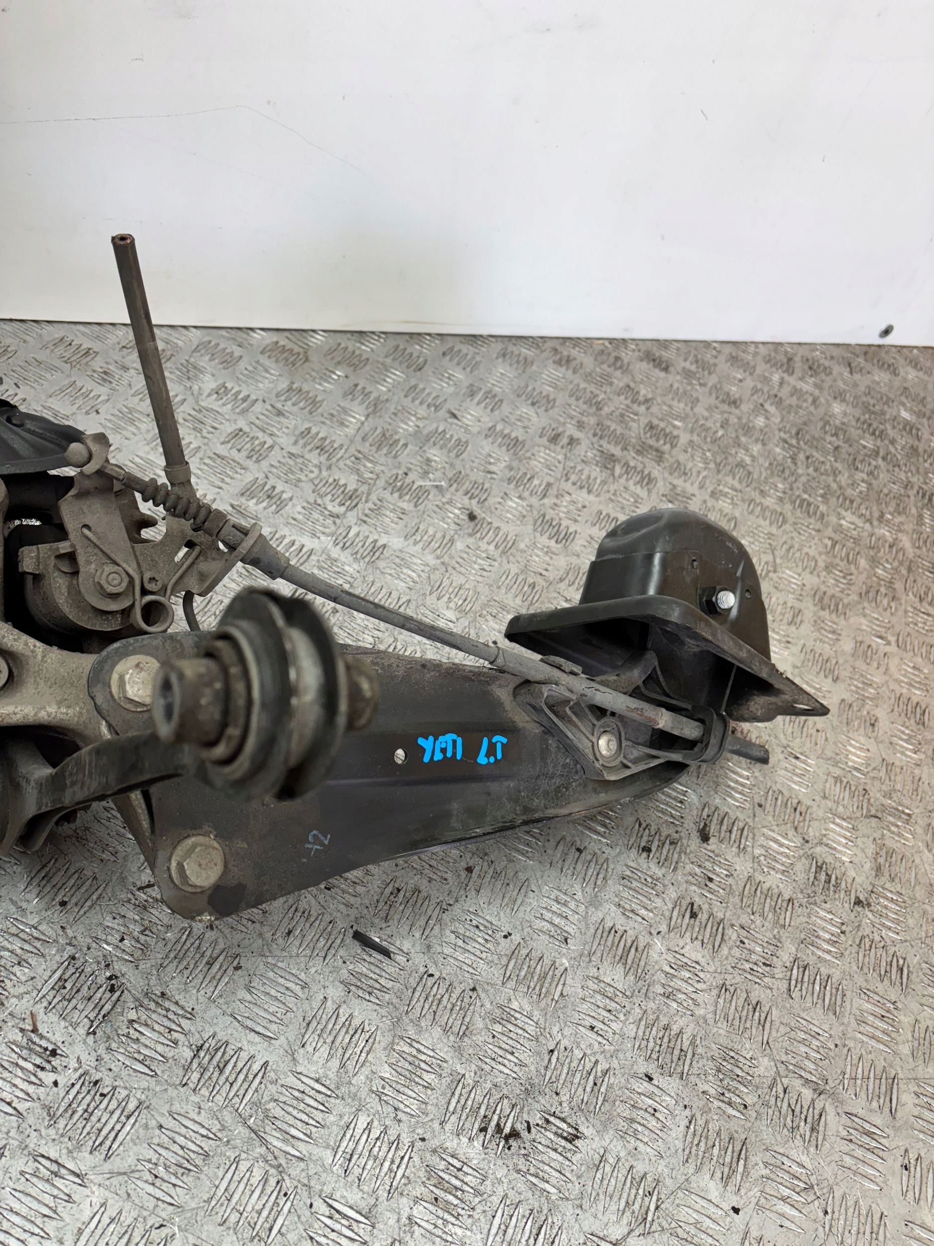swing arm rear left SKODA YETI