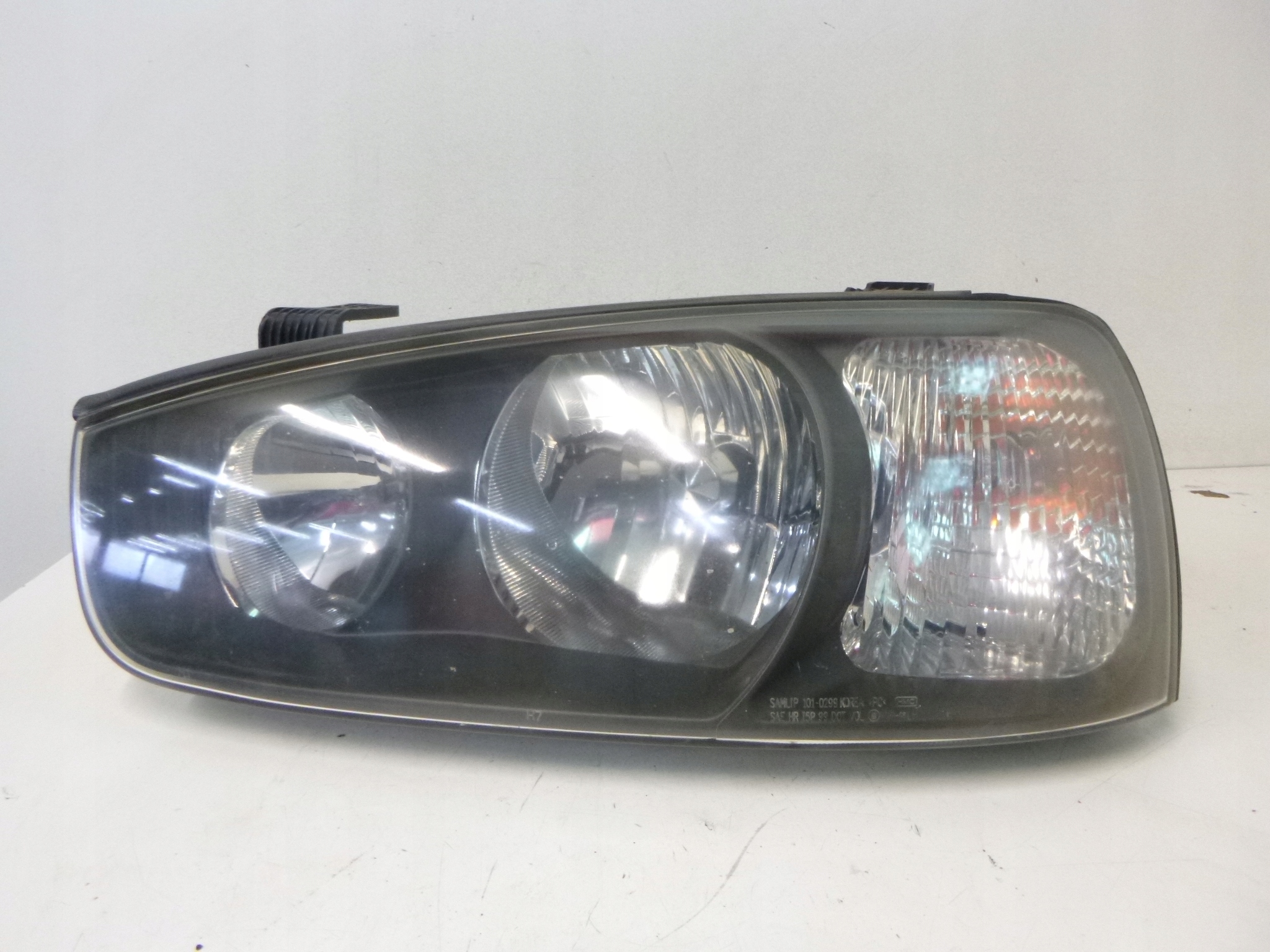 light front Hyundai Elantra 2000r.