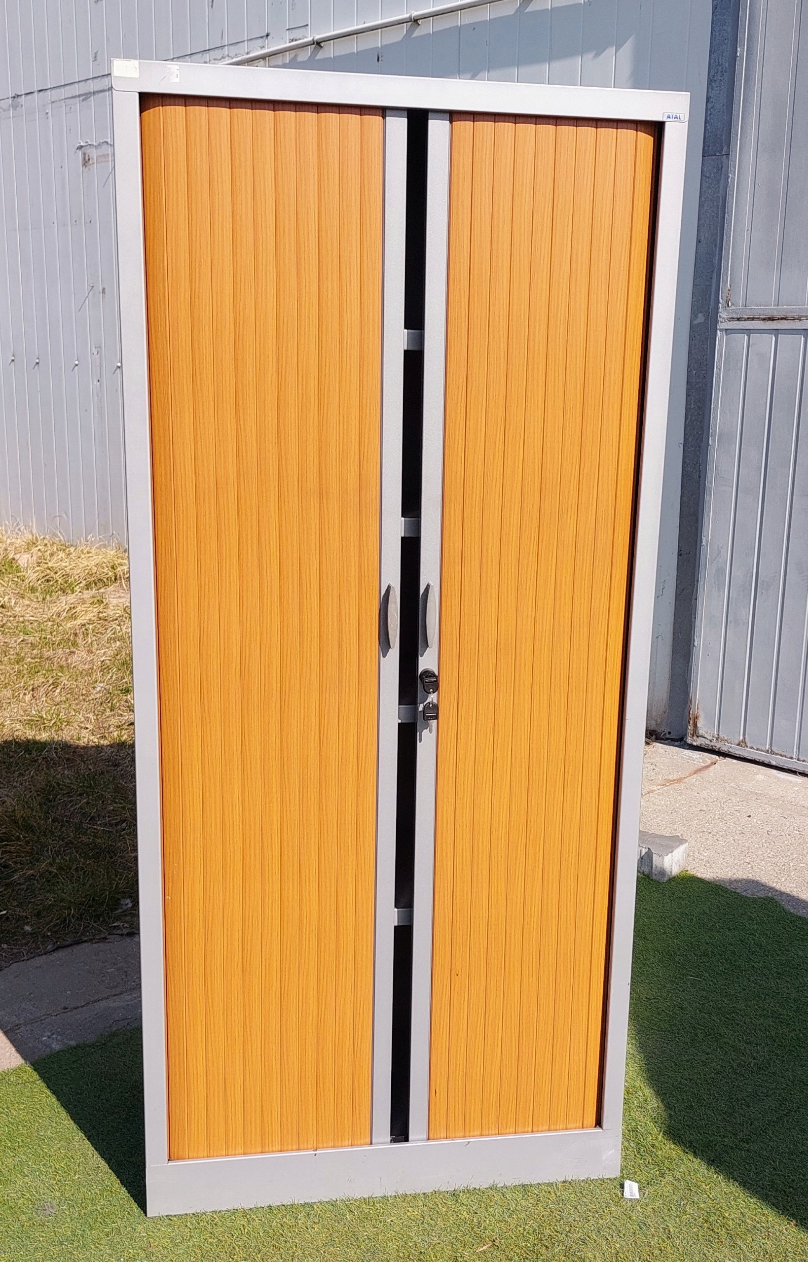 Металлический шкаф с жалюзи / Жалюзи 200 x 80 x 43