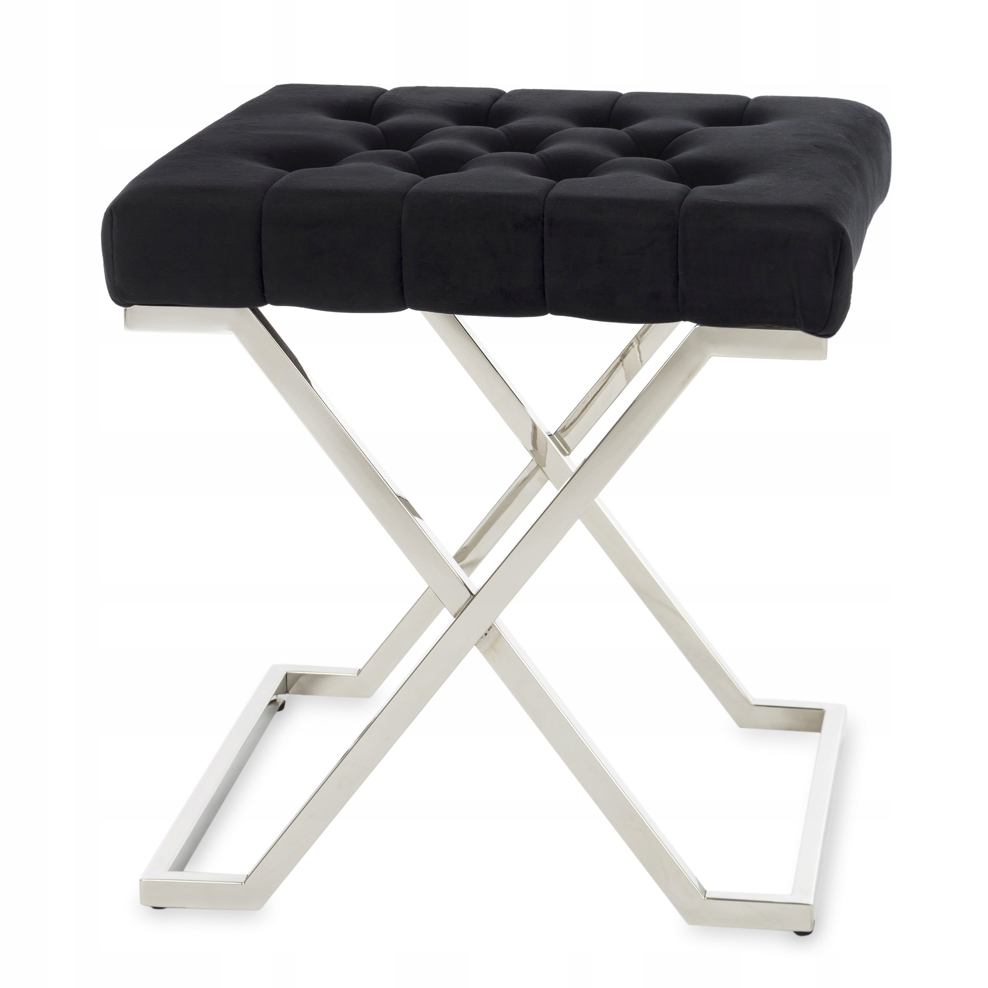 Čierne sedadlo taburetu na strieborných nožičkách