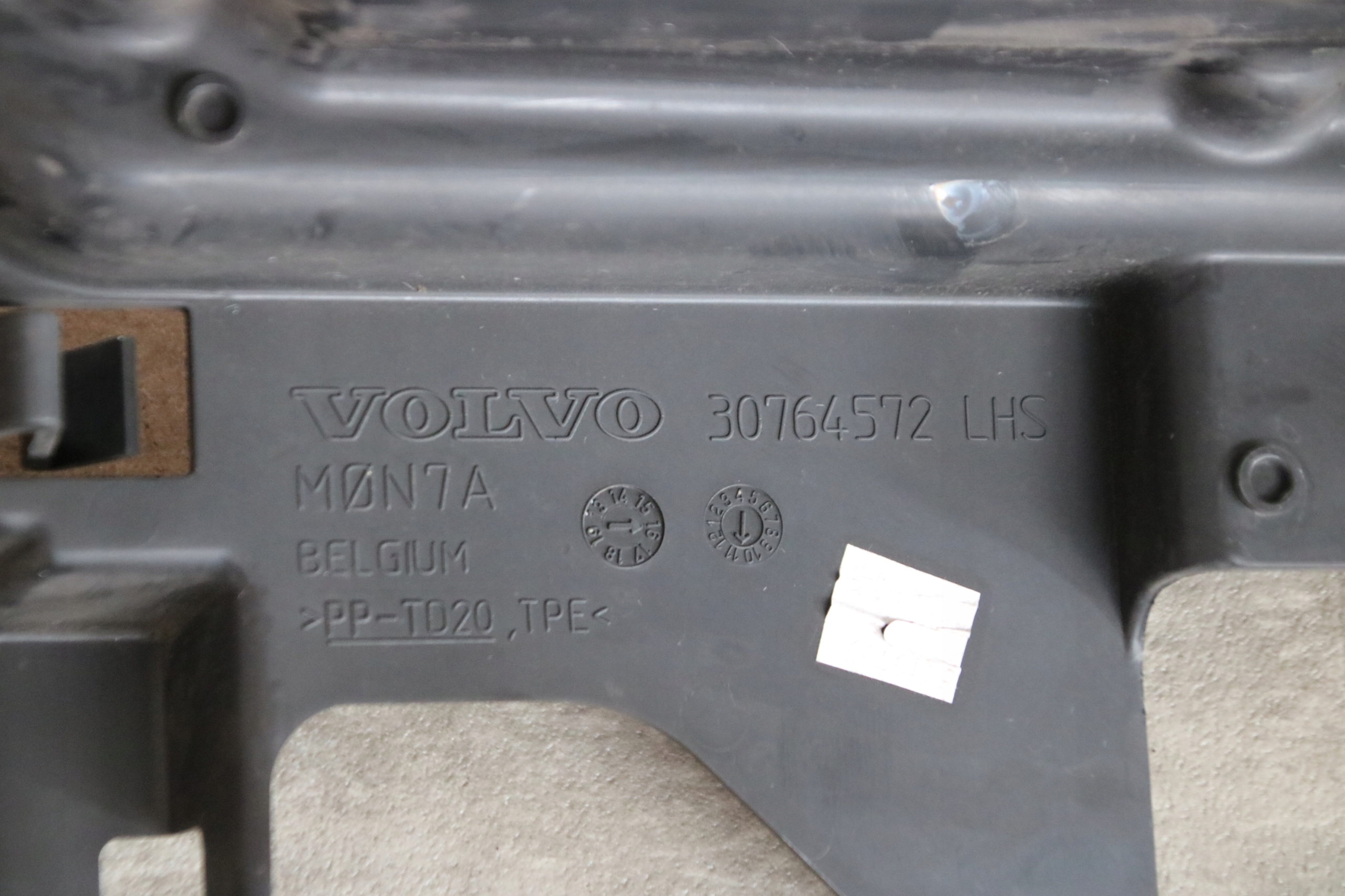 VOLVO XC60 XC 60 and LIFT support panel for radiators pillar iron ZAMKI bonnets sider