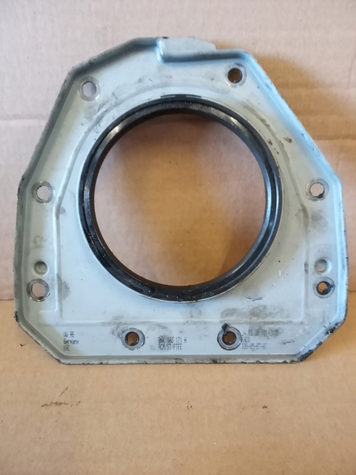 AUDI A4 B8 1.8 TFSI USZCZELNIACZ WAŁU 06K103171H