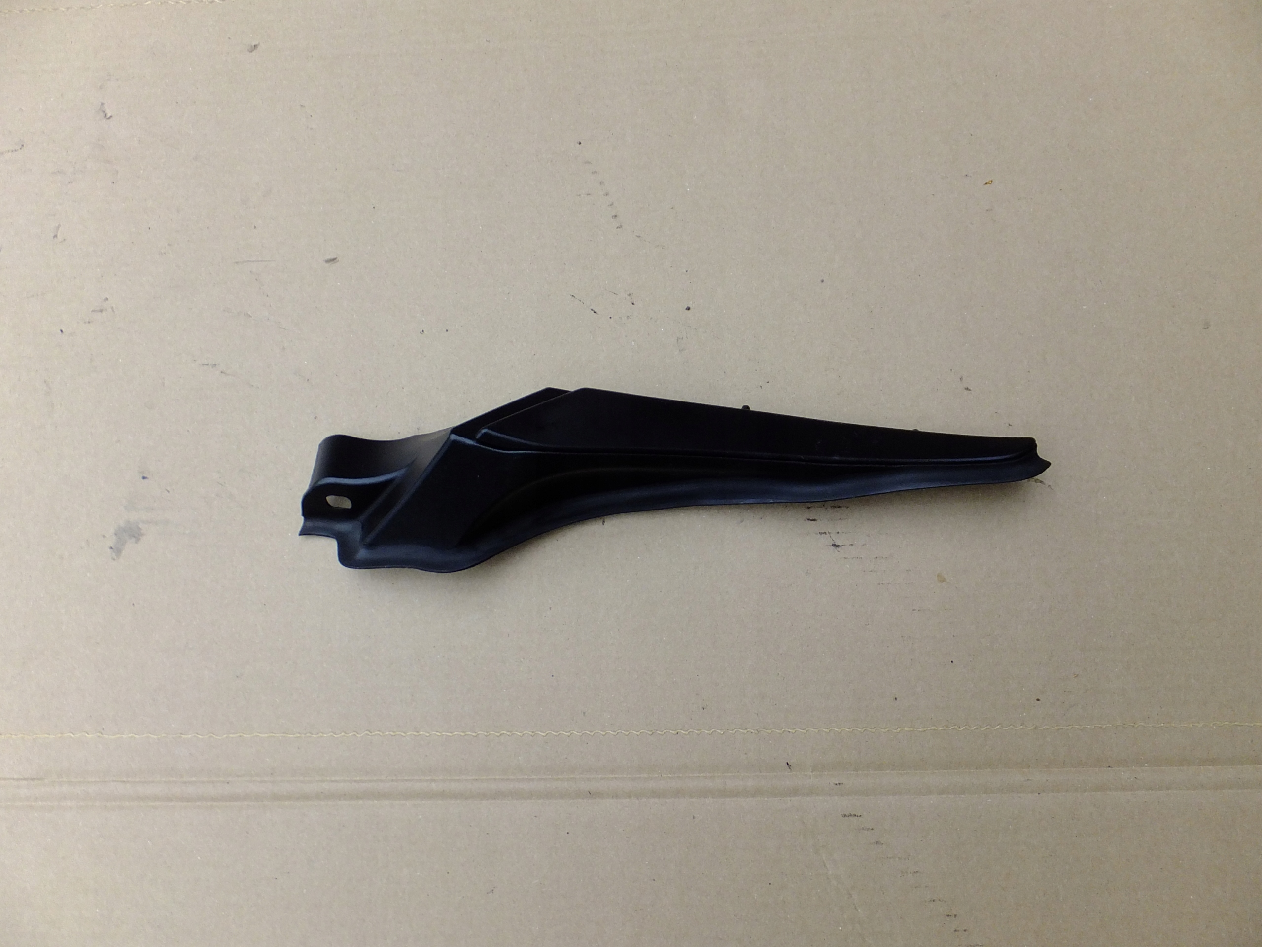 cover corner under the window right renault megane III 2010r 668620007R