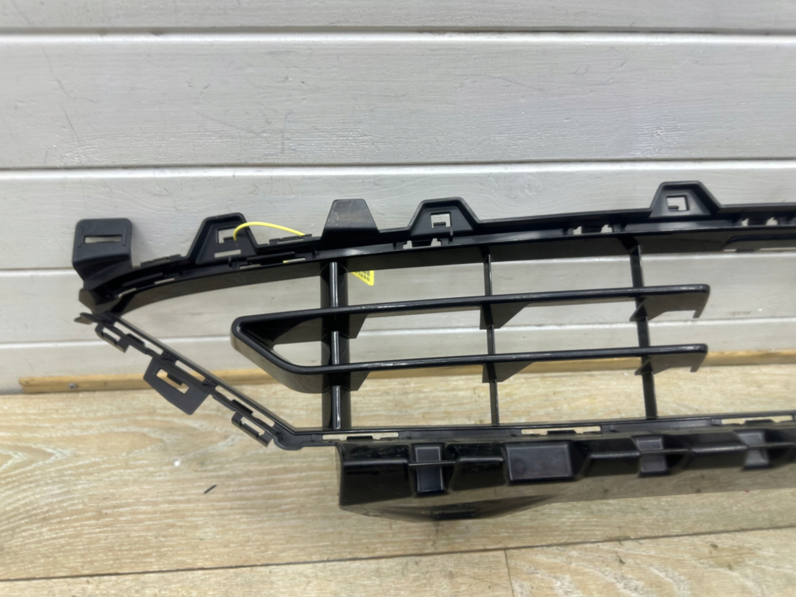 Lüftungsgitter mitte der Stoßstange BMW F44 2 7496957