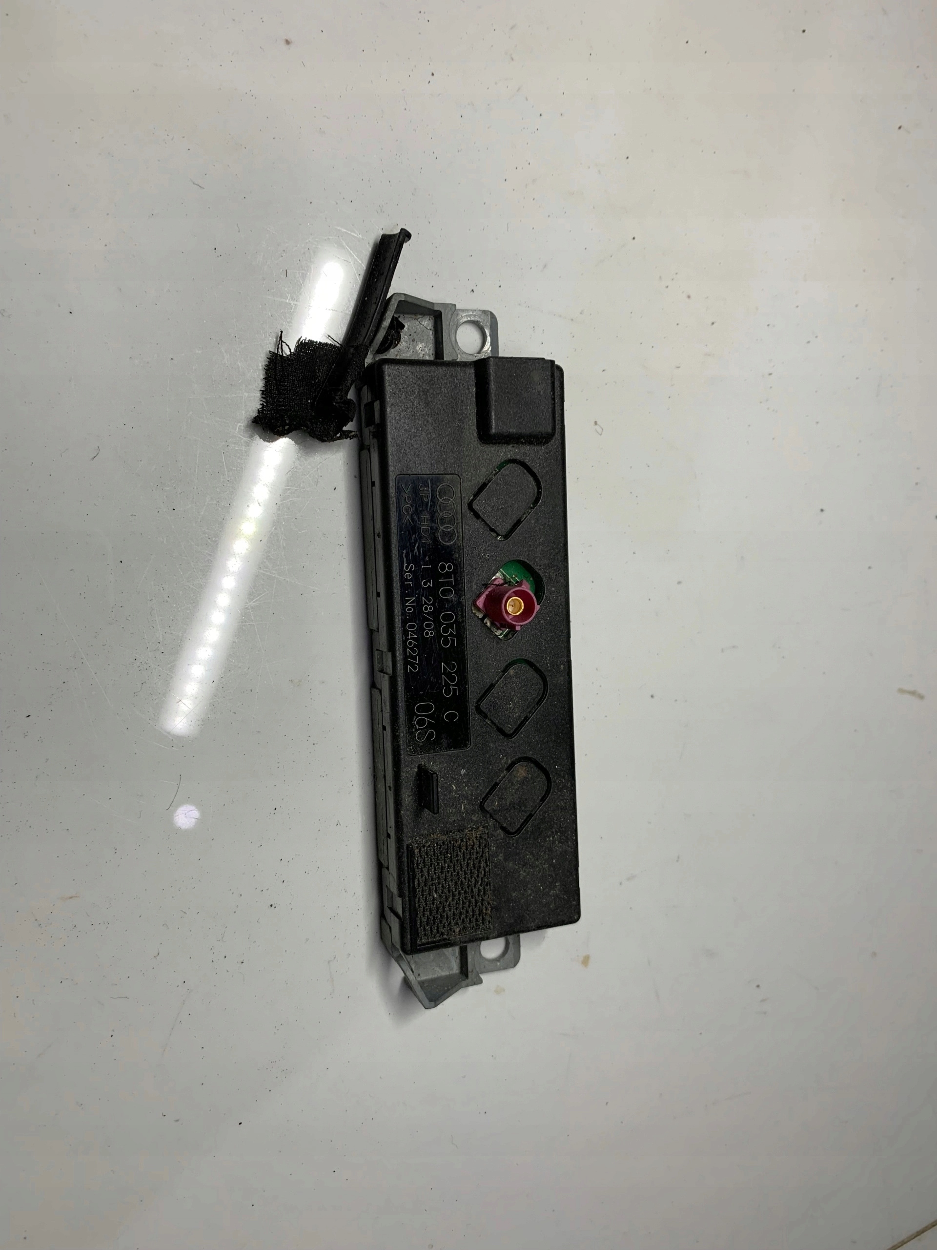Wzmacniacz antenowy Audi OE 8T0035225C