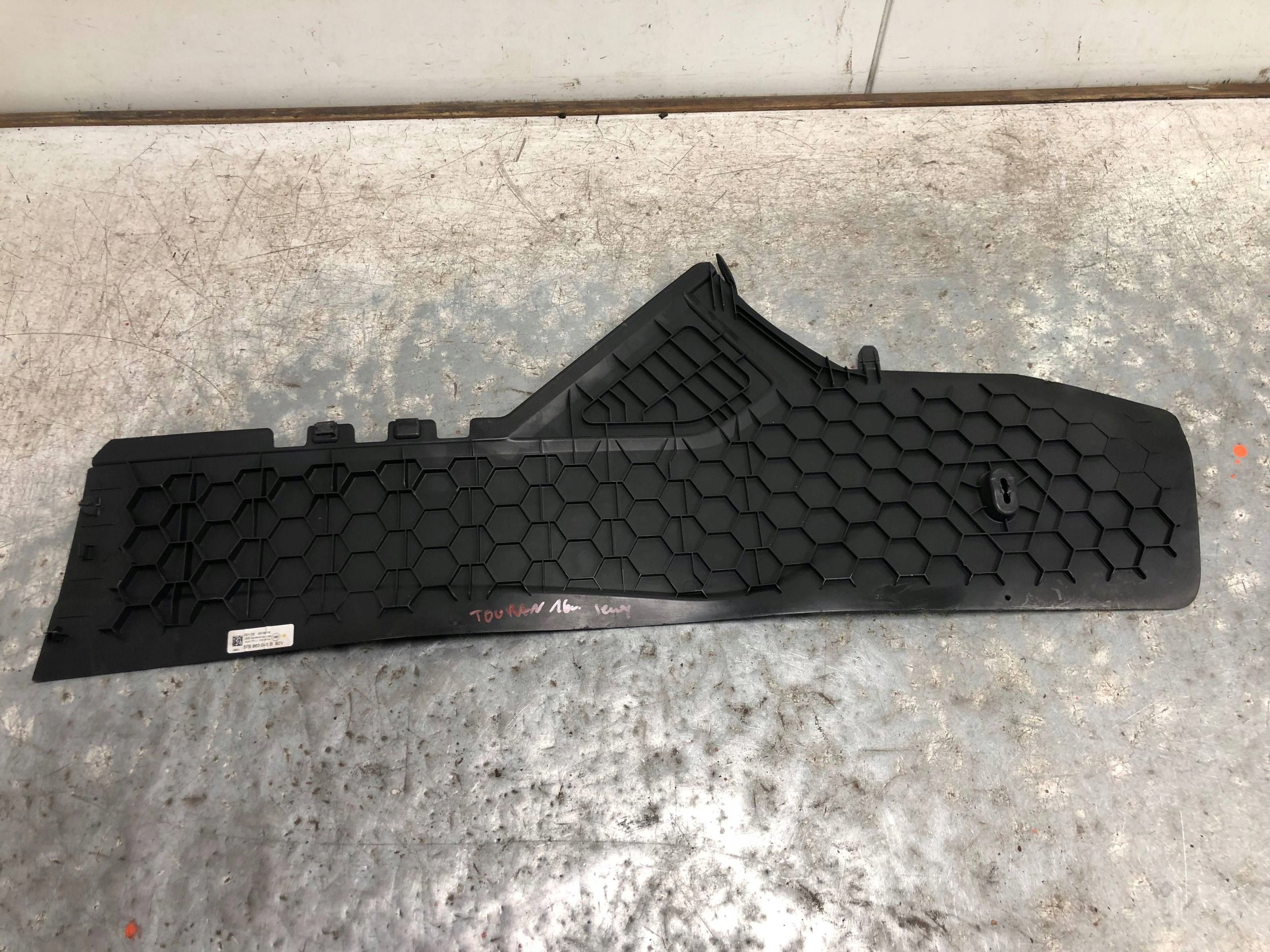 cover side TUNELU left VW TOURAN III 5TB863045B
