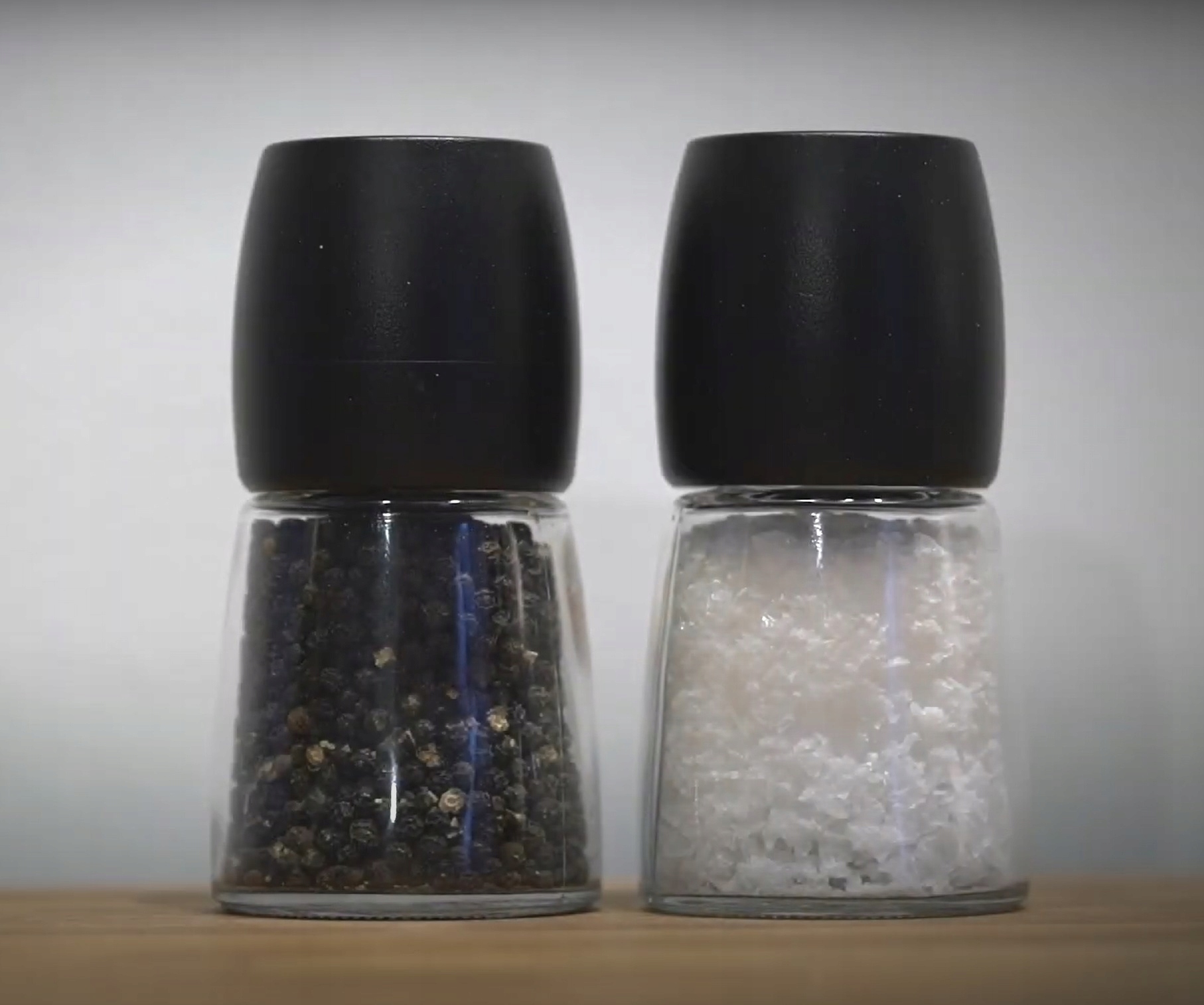 IKEA 365+ IHARDIG młynek do przypraw/ pieprzu/ soli, szklany pojemnik Marka IKEA