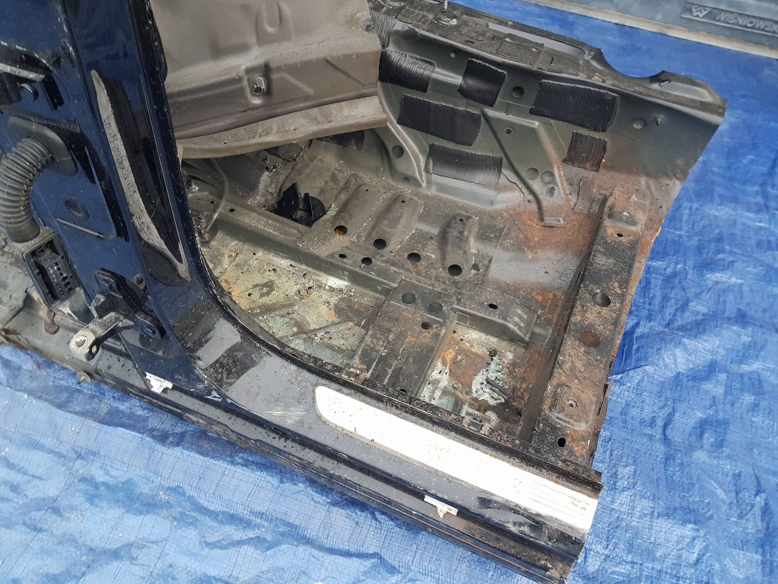 MERCEDES W205 uložení čtvrtka přední přední levá