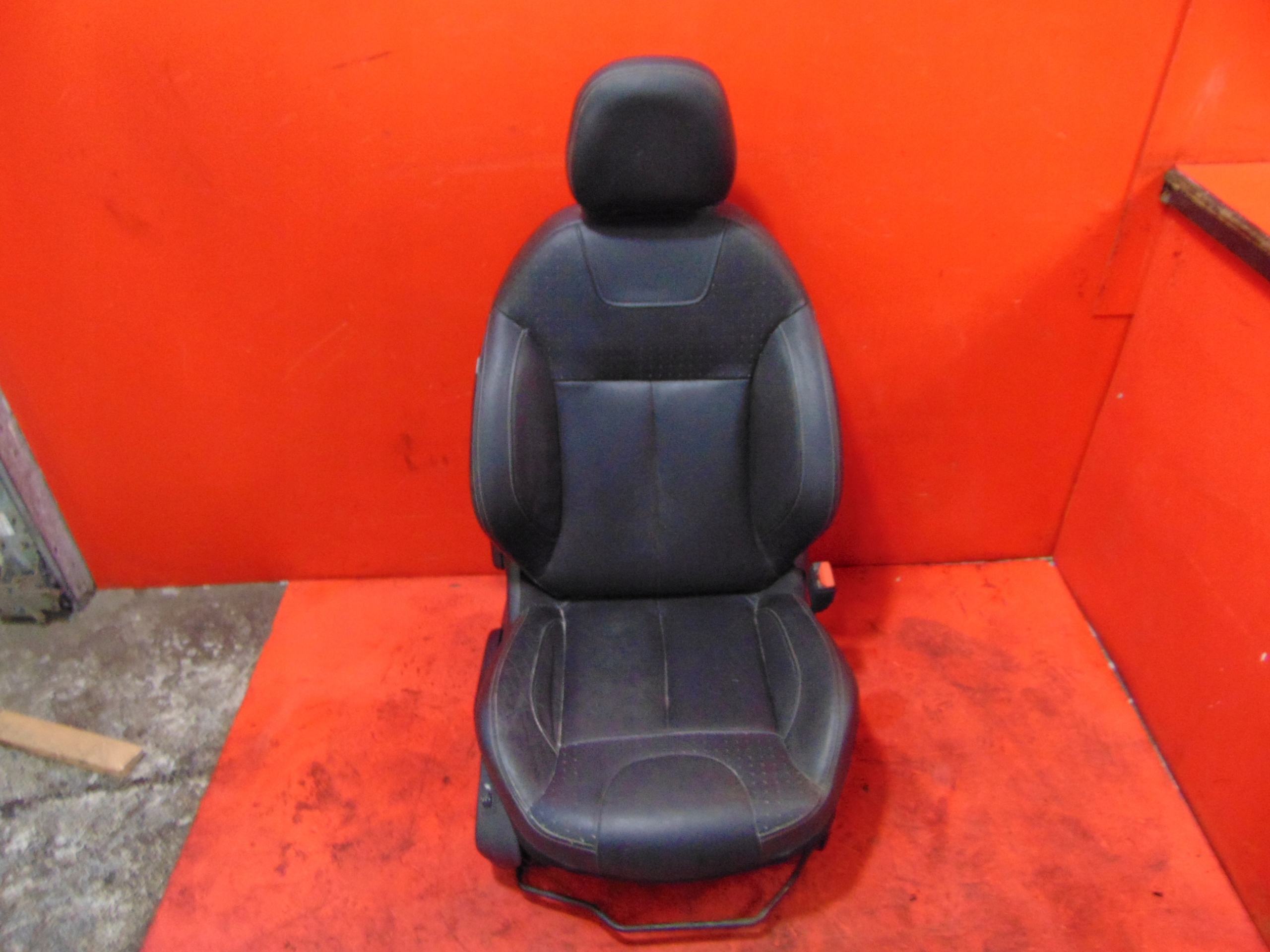 PEUGEOT 2008 and seats side leather GRZANE