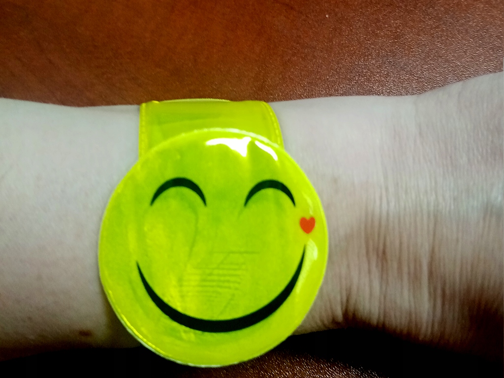 OPASKA ODBLASKOWA SAMOZACISKOWA EMOTKI NA RĘKĘ Kolor inny kolor