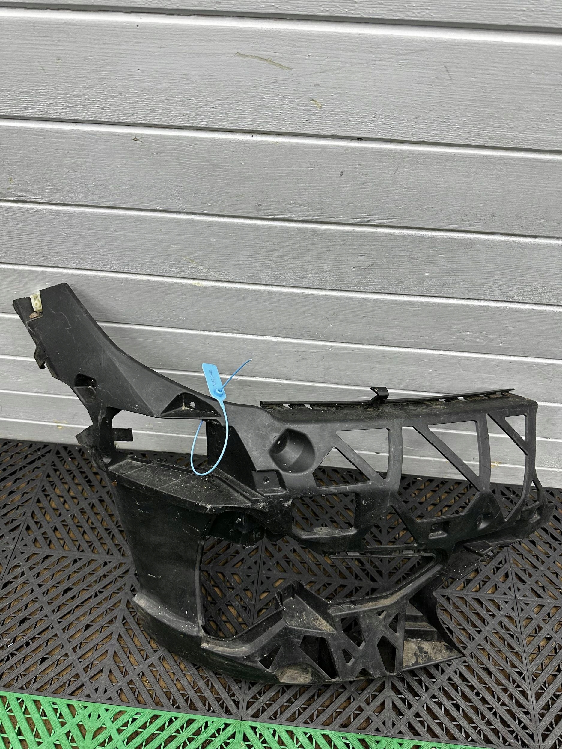 bumper bracket of the front front BMW 3 G20 G21 7422248