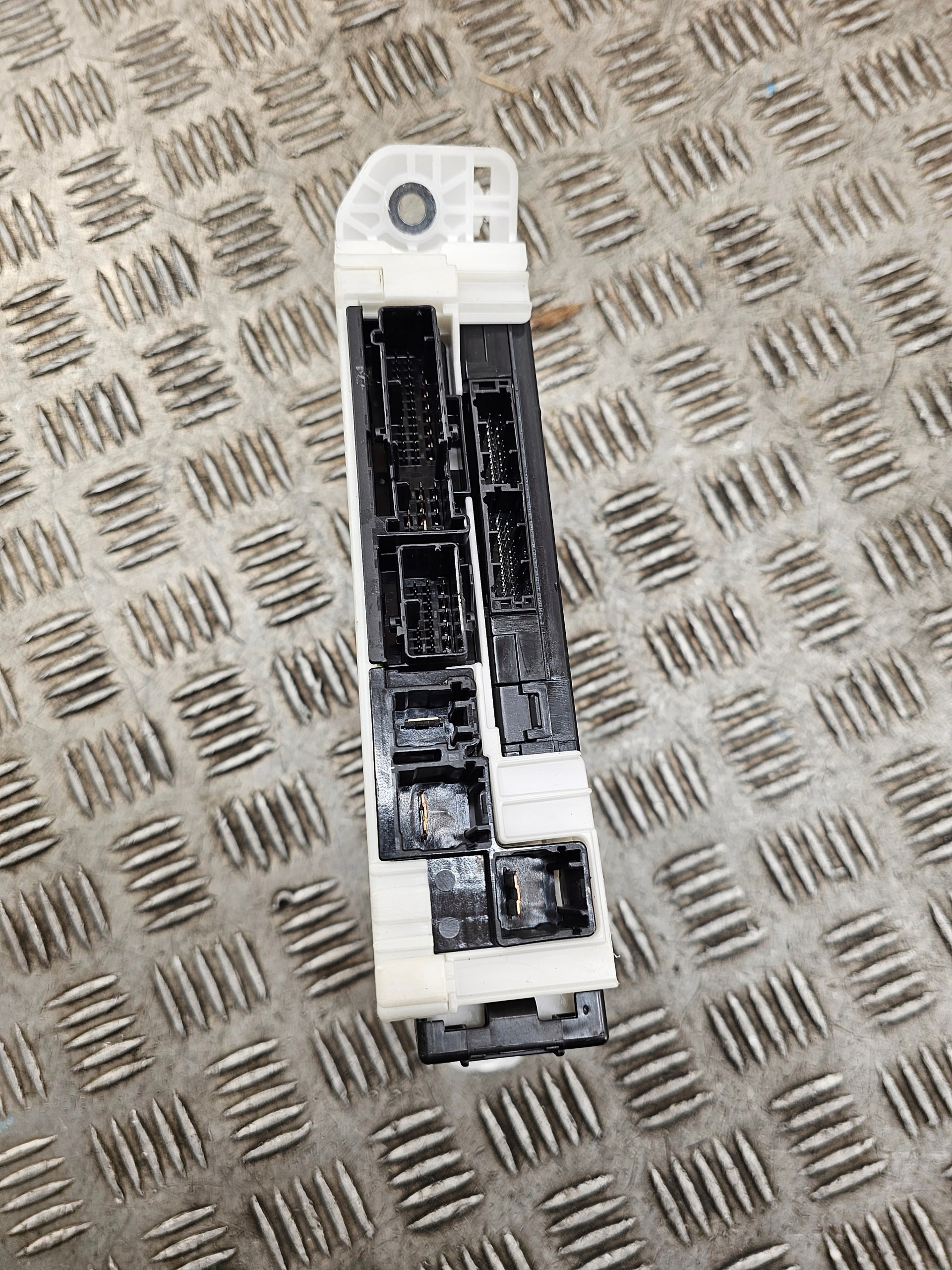 comfort control unit control unit TOYOTA YARIS IV 89221-K0020