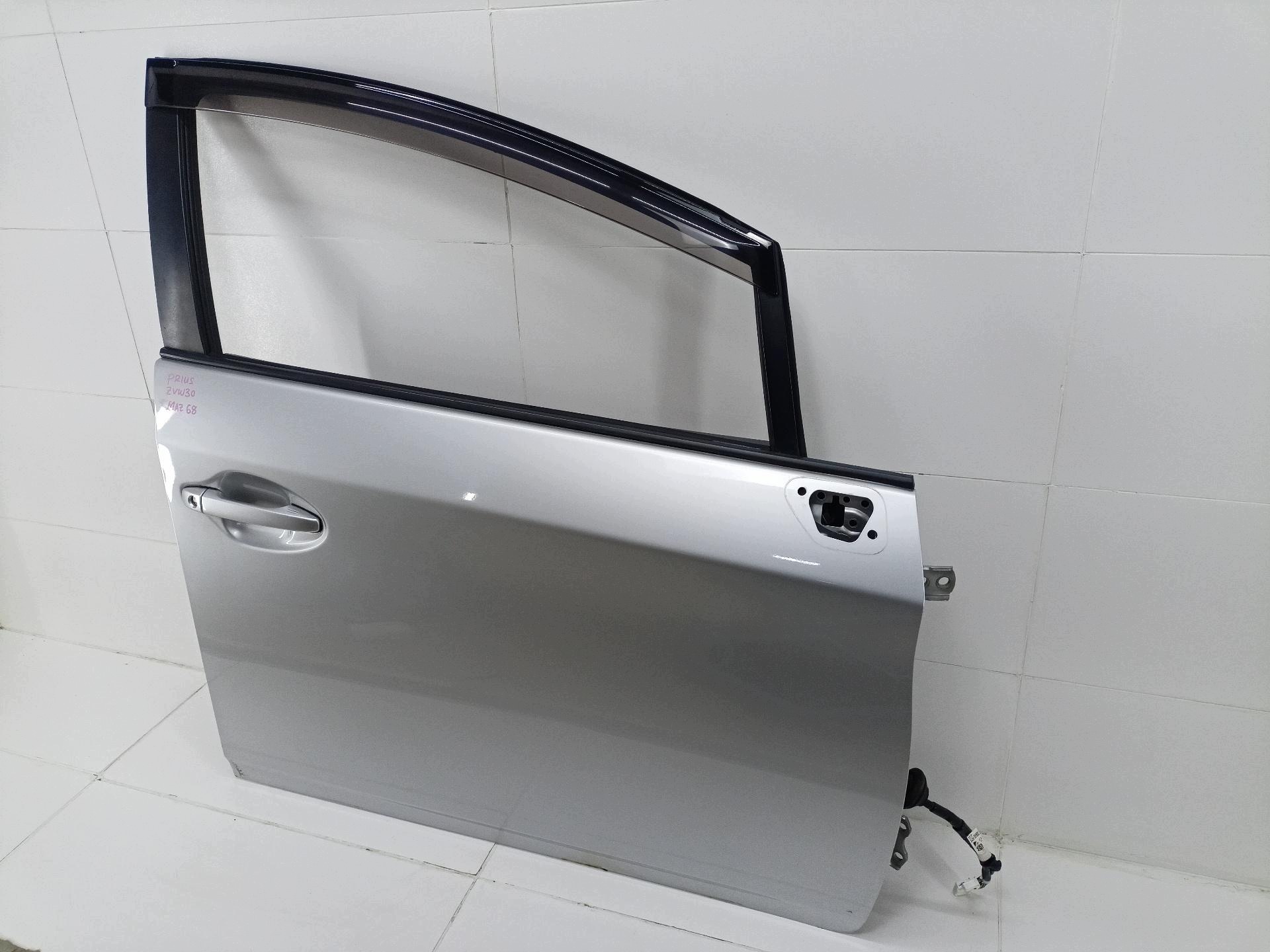door front right side Toyota Prius 3 XW30 ZVW30 2010