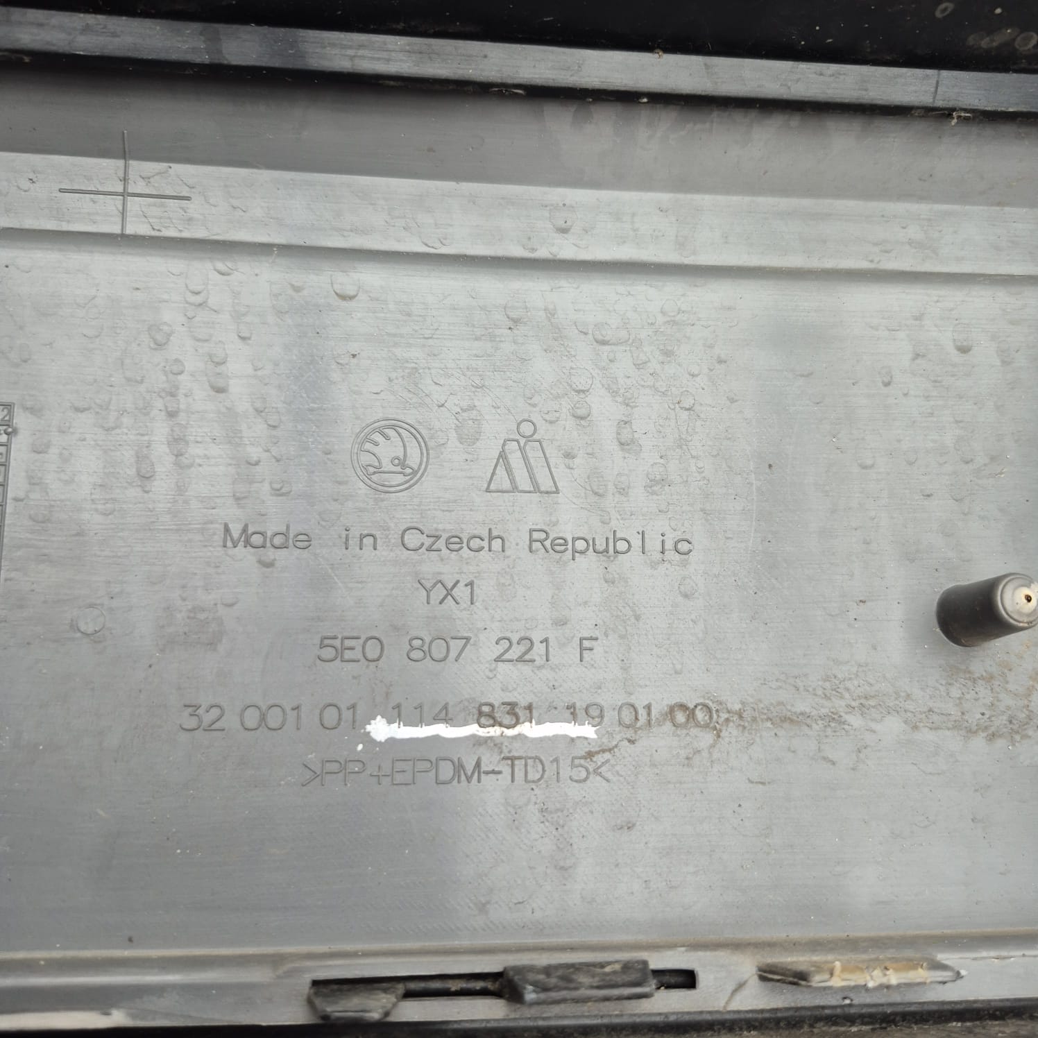 SKODA OCTAVIA III RS 12- bumper front front 4XPDC SPR 5E0807221F
