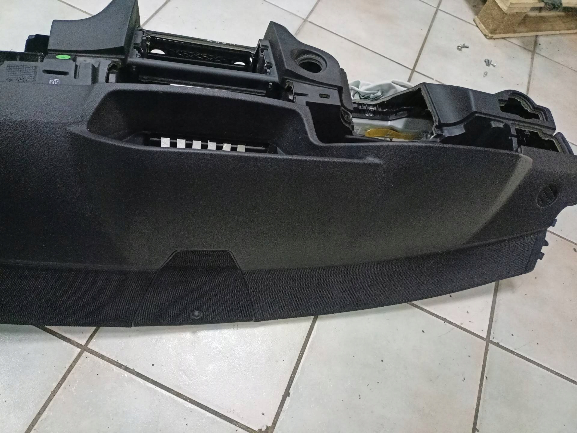 dashboard instrument panel console Mercedes-Benz E-Class W212 2011rok USA