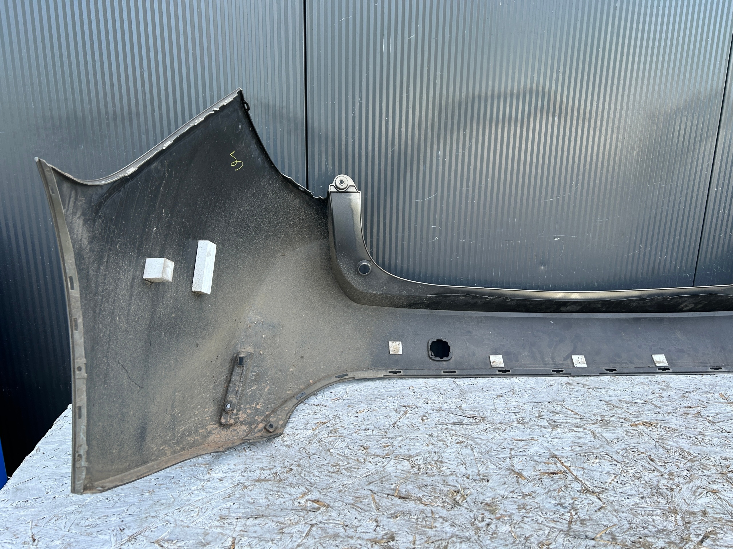 stoßstange heck hinten TOYOTA COROLLA E21 KOMBI 18
