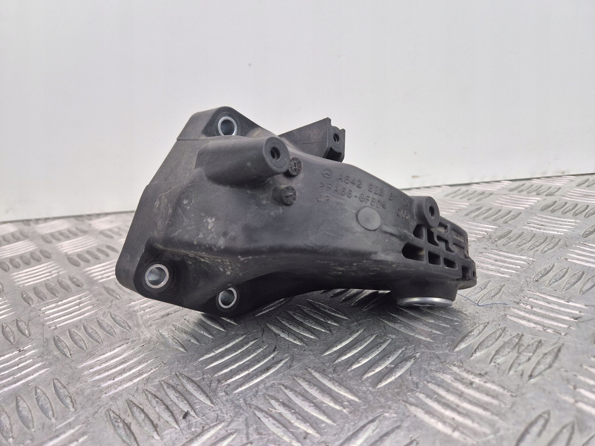 engine mount Mercedes ML350d W166 A6422236104 OM642.826