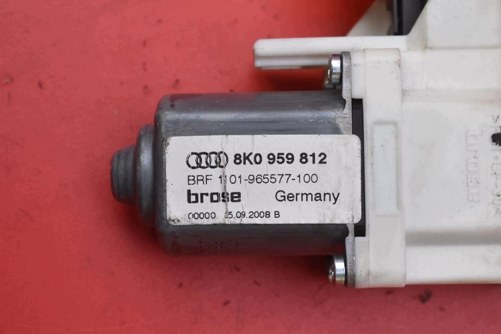 window regulator right rear part 8K0959812 AUDI A4 B8 KOMBI 07-11
