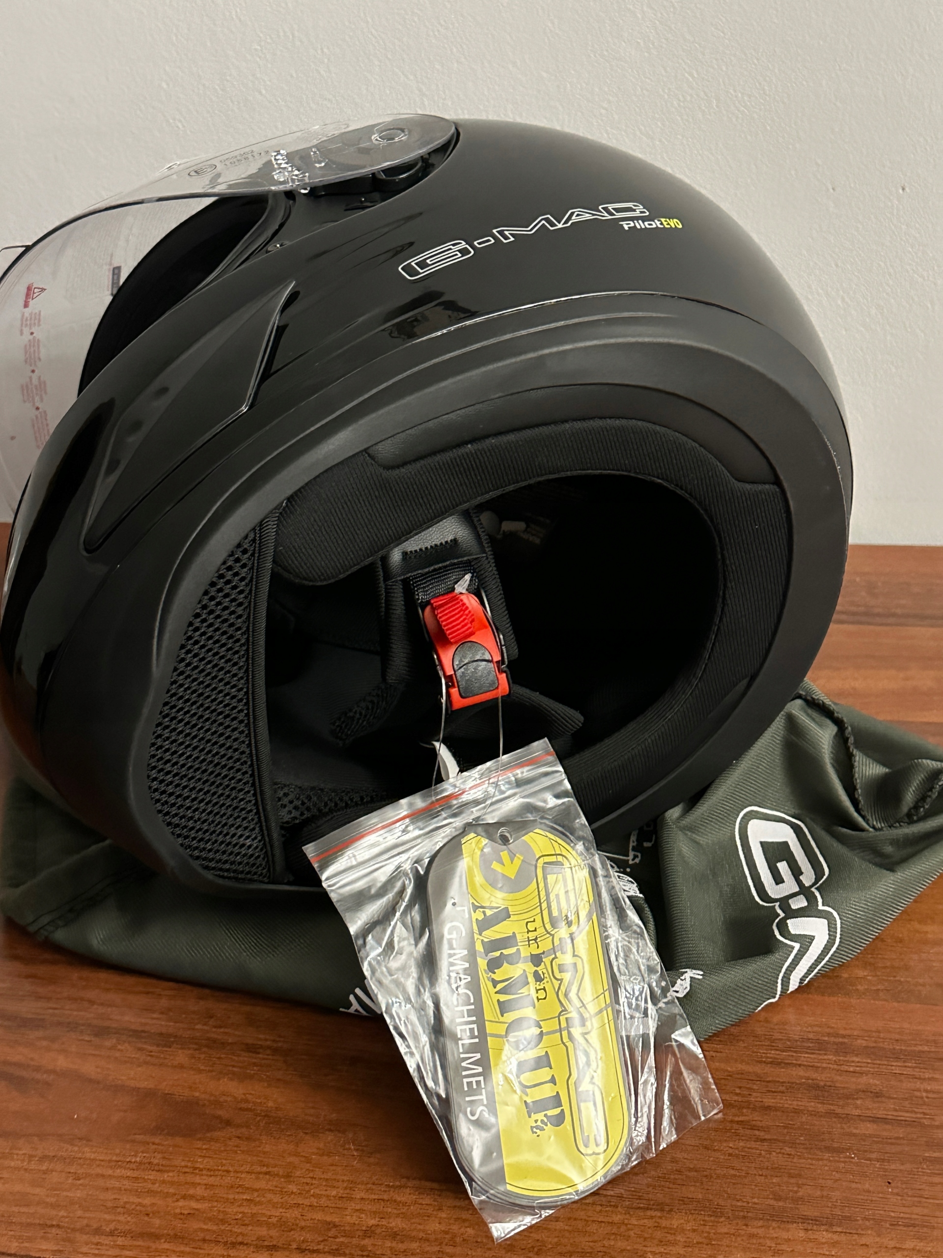 Kask motocyklowy G-Mac Pilot Evo S Rodzaj lakieru błyszczący