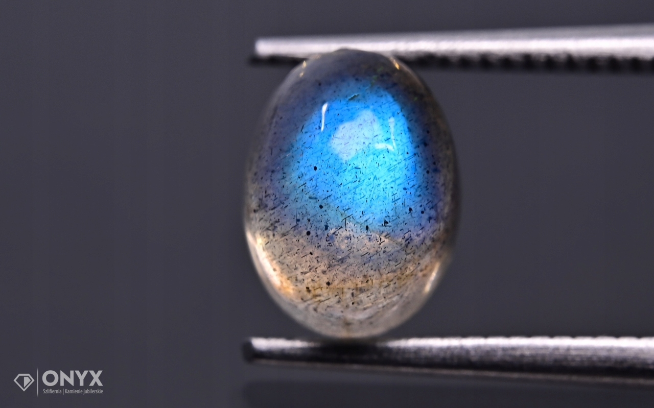 Labradorit kabošon A ovál 8x6 mm