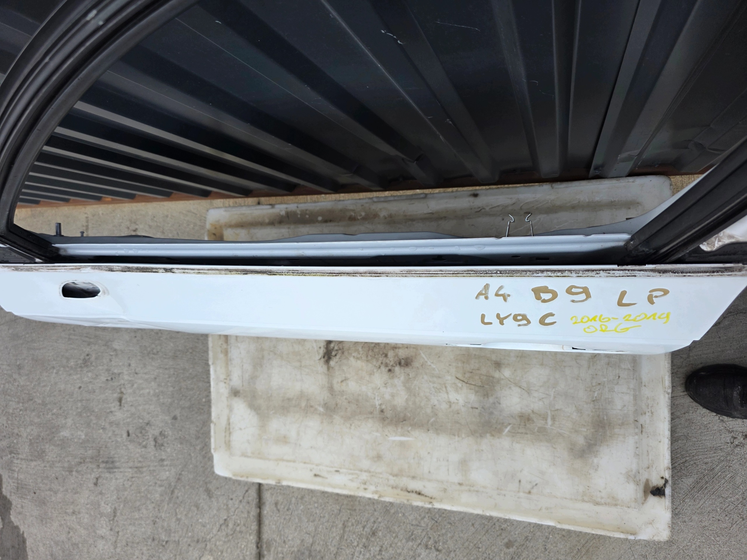 door left front AUDI A4 B9 LY9C sedan/ AVANT / KOMBI 2016-2019 original !!