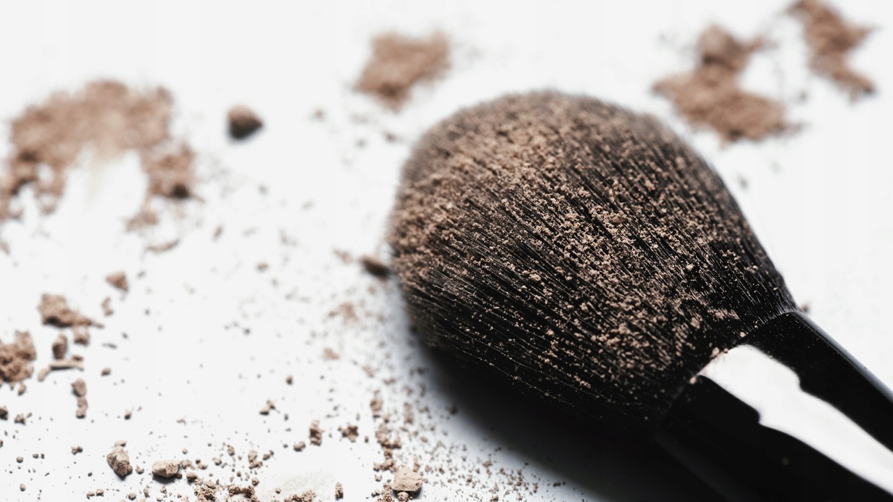 CIENIE CIEŃ DO POWIEK PERŁOWY BŁYSZCZĄCY BRĄZOWY POJEDYNCZY DO MAKIJAŻU 51 Forma Prasowane