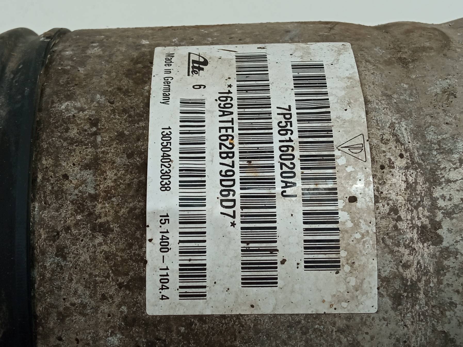 shock absorber right rear part 7P pneumatic 7P5616020AJ Porsche Cayenne II