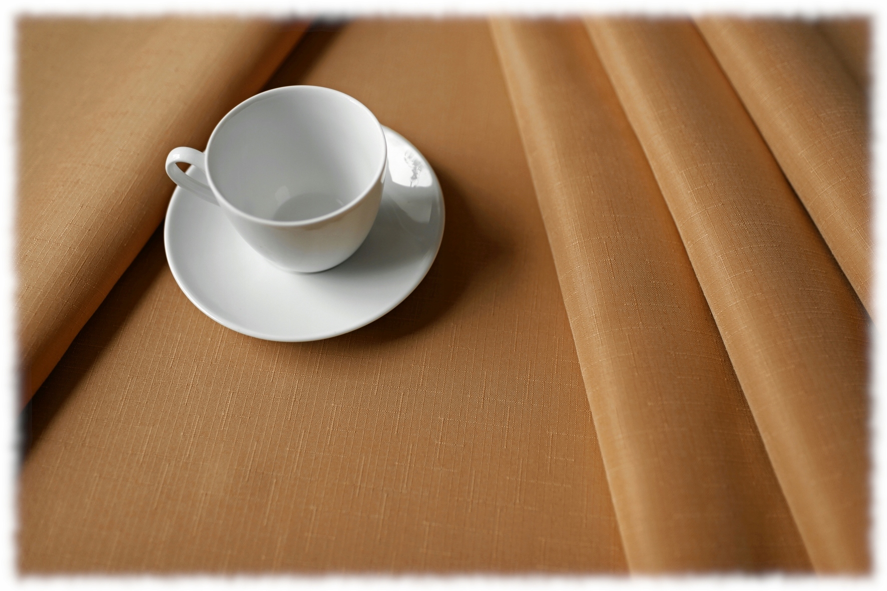 

obrus Plamoodporny koło 150 Santori cappuccino