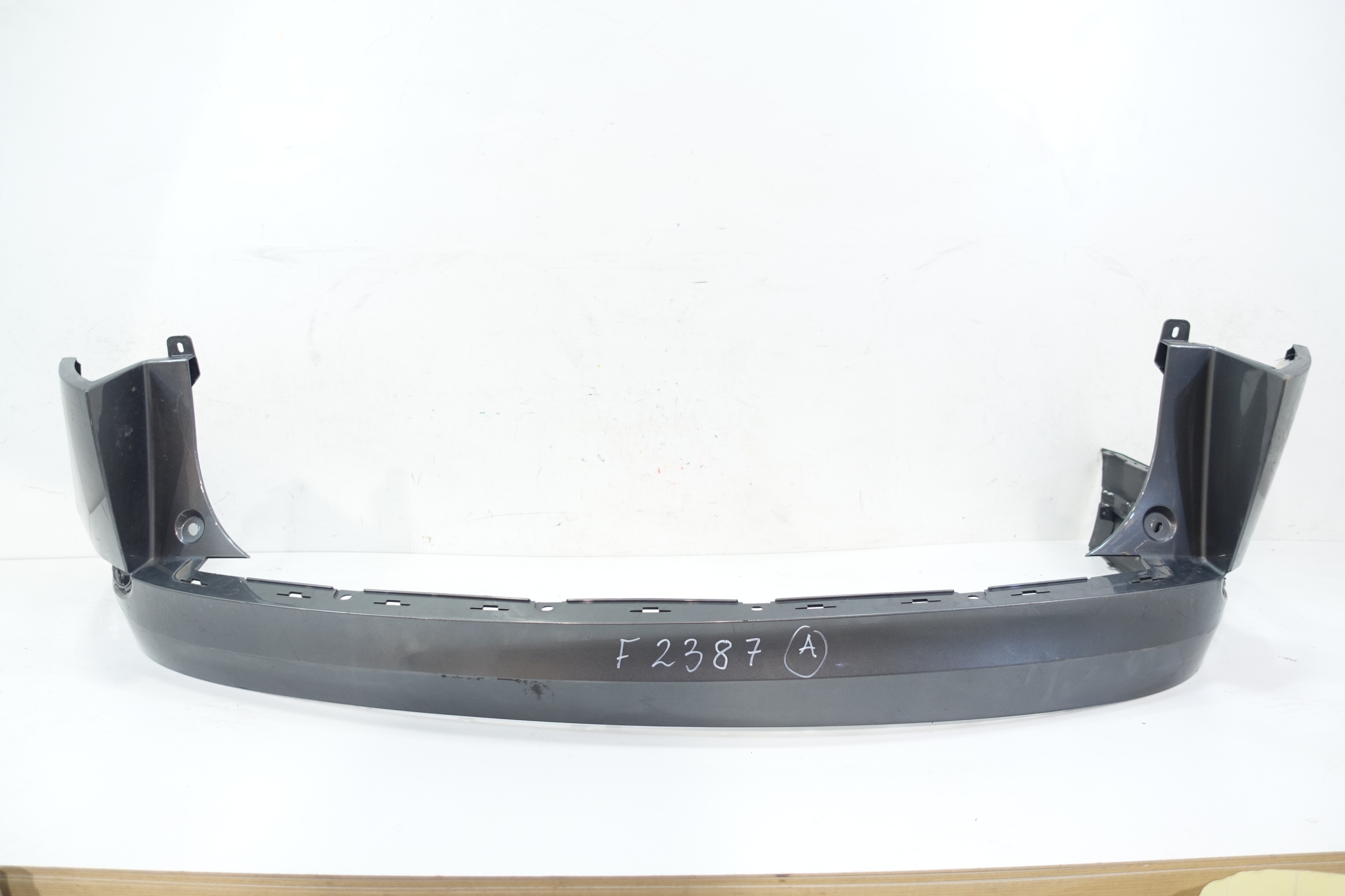 RANGE ROVER VELAR L560 2017- bumper upper rear rear part J8A2-17D781-ABW